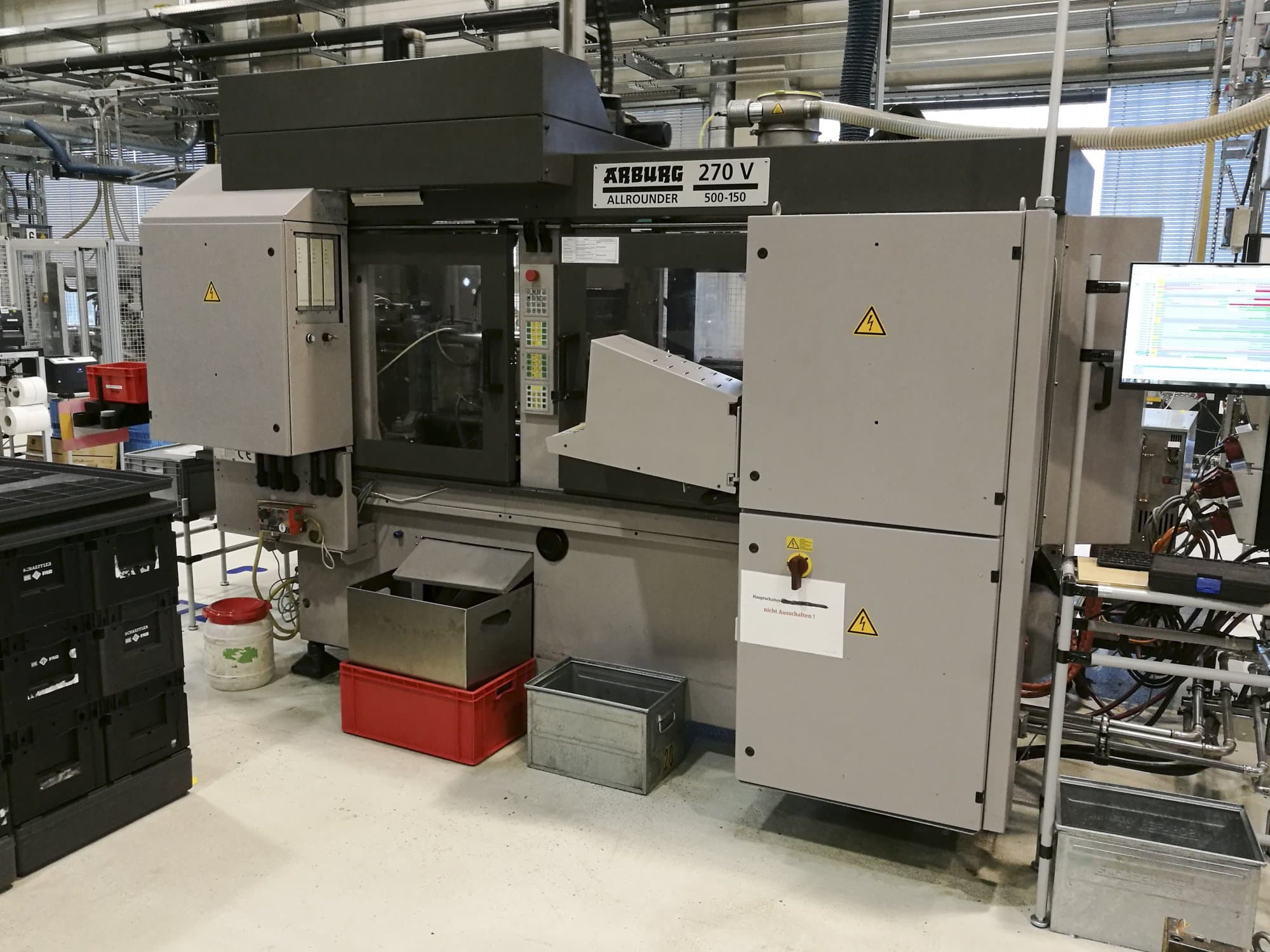 Pravý pohled  na Arburg 270V 500-150 stroj