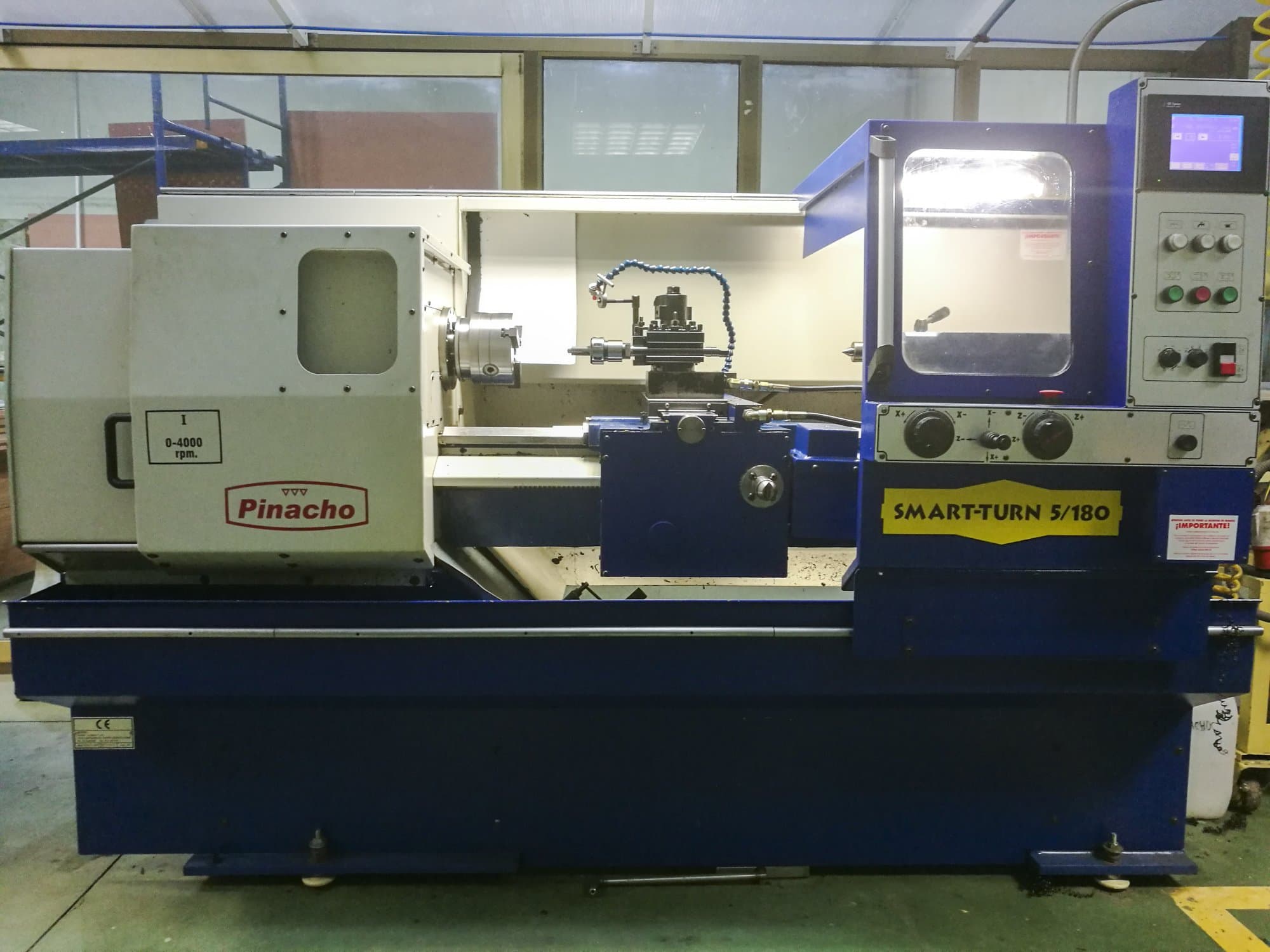 Čelní pohled  na Pinacho Smart-Turn 5/180 stroj