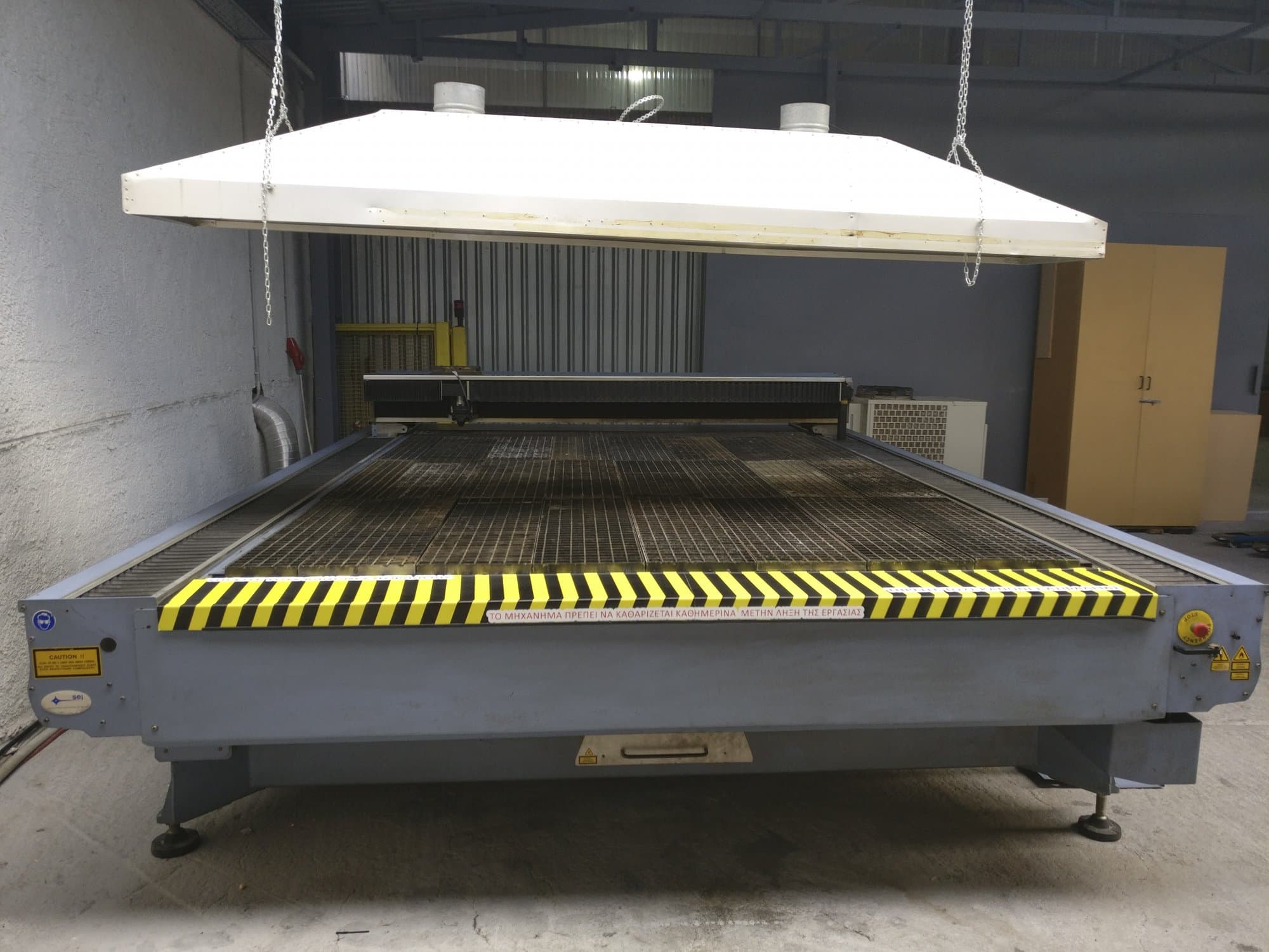 Čelní pohled  na SEI Laser MERCURY 603 stroj