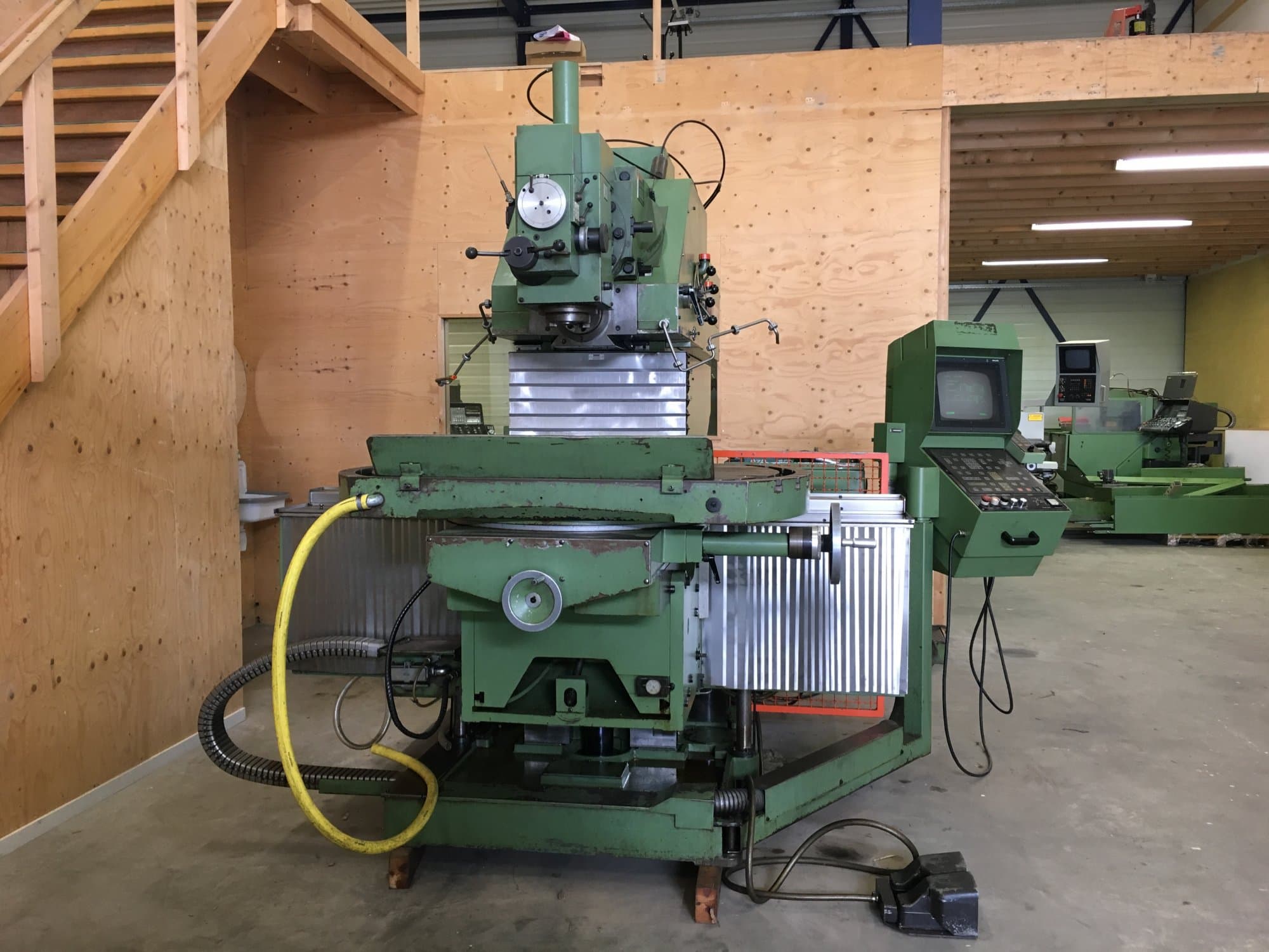 Čelní pohled  na Maho MH 1000 C stroj