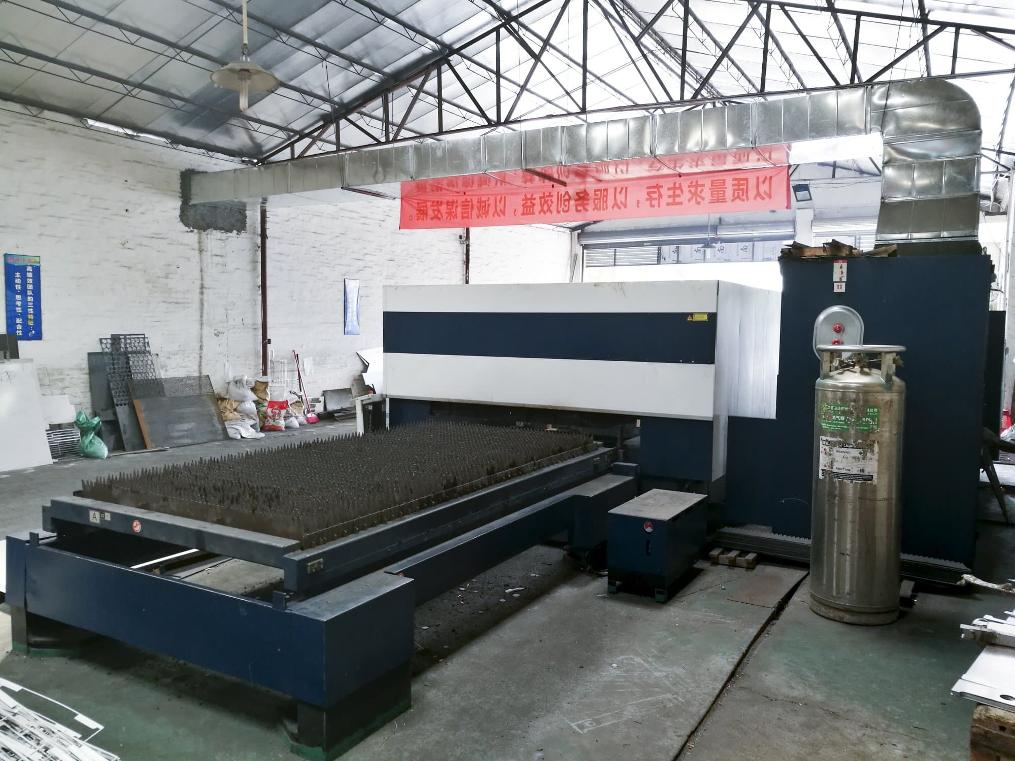 Pravý pohled  1 na Trumpf TruLaser 3030 stroj