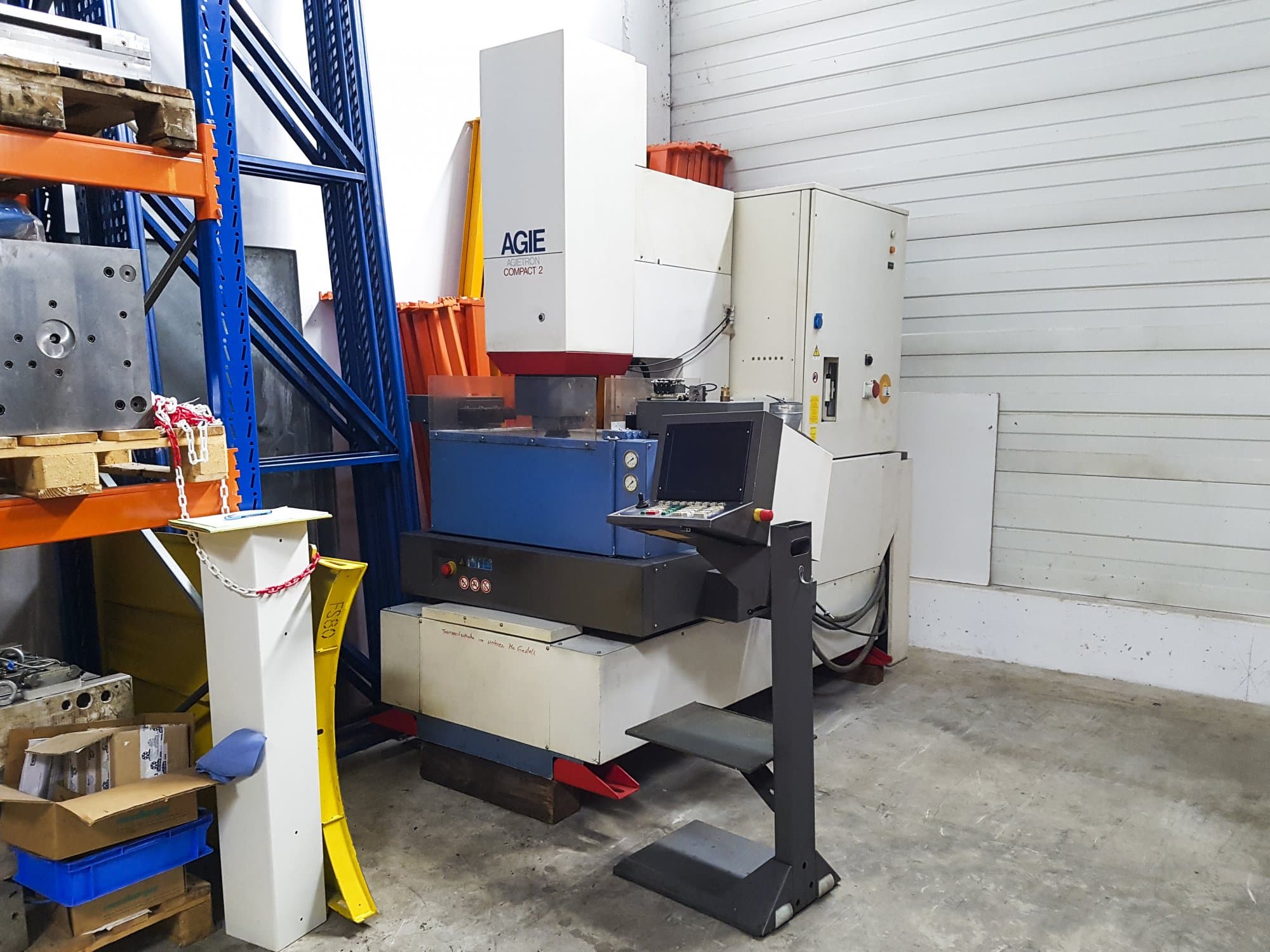 Pravý pohled  na AGIE AGIETRON Compact 2 stroj