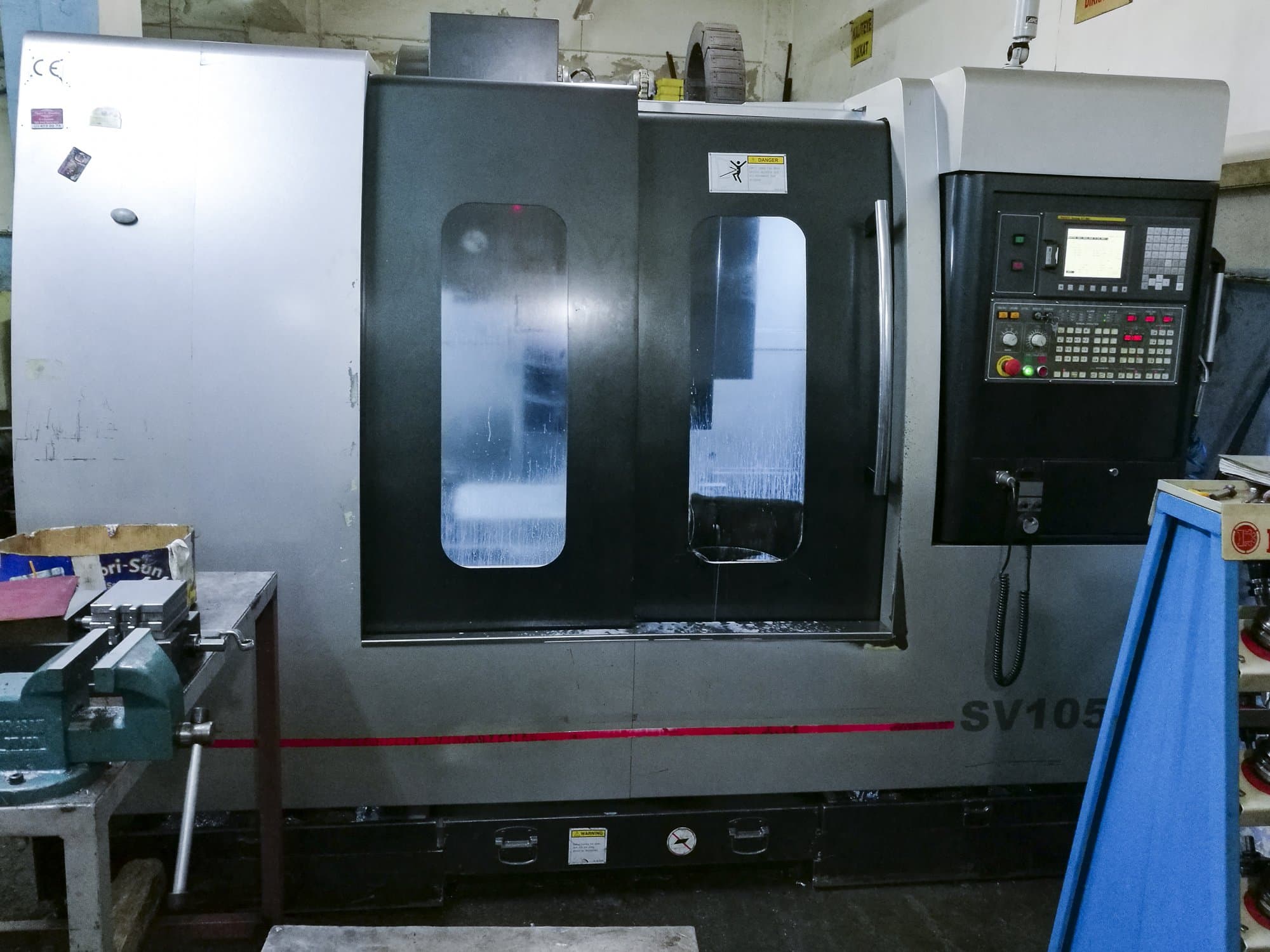 Čelní pohled  na Pinnacle SV105 stroj