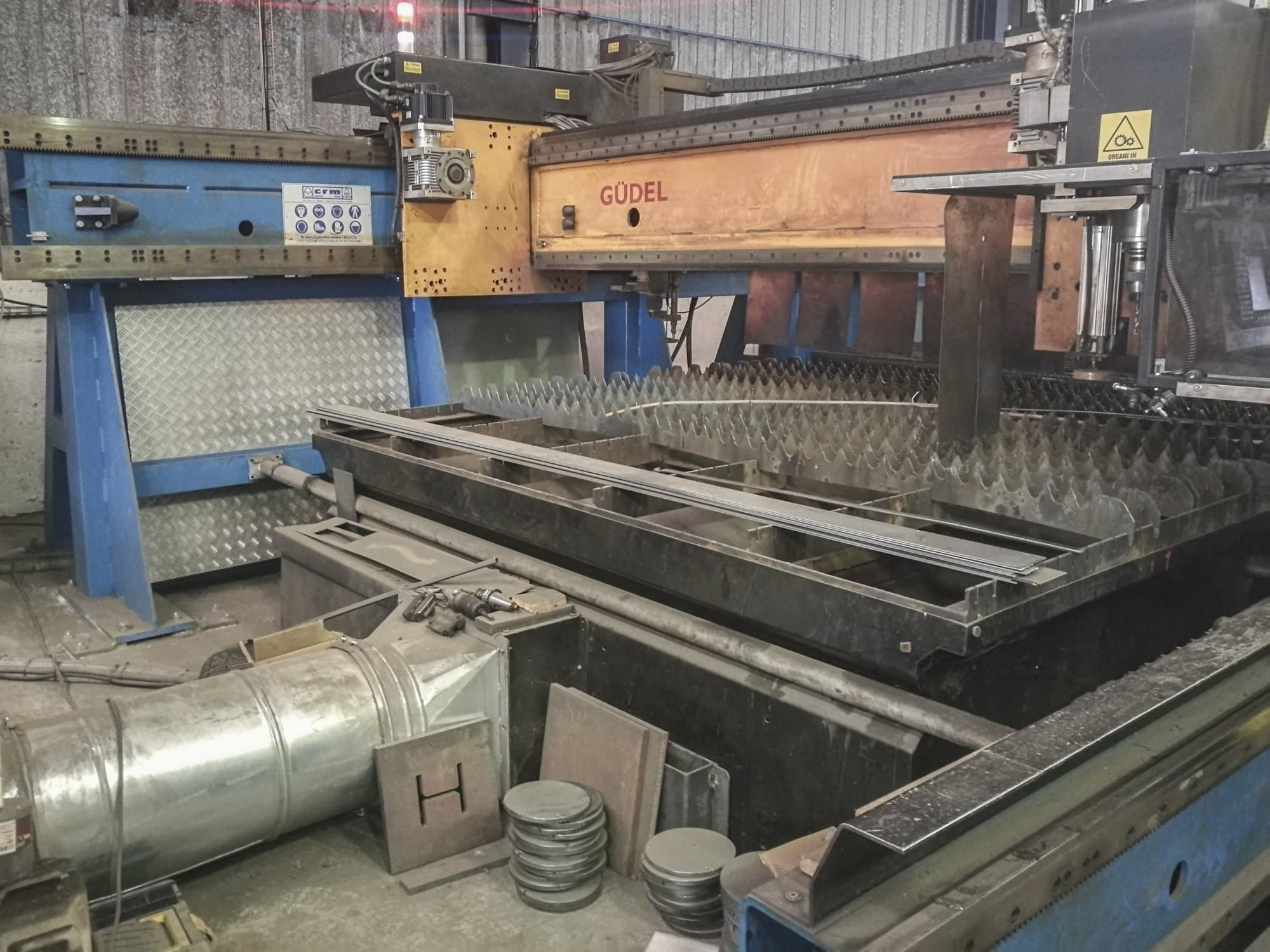 Čelní pohled  na CRM CT16025ISO40HPR stroj