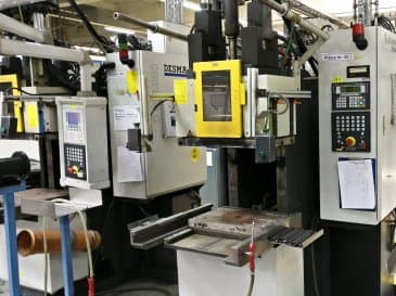 Pravý pohled  na Kloeckner Desma 956.050 stroj
