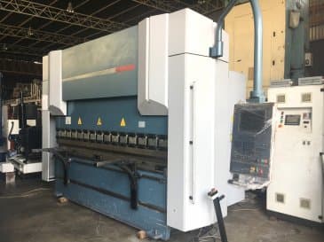 Pravý pohled  na Durma AD-S 30100 stroj