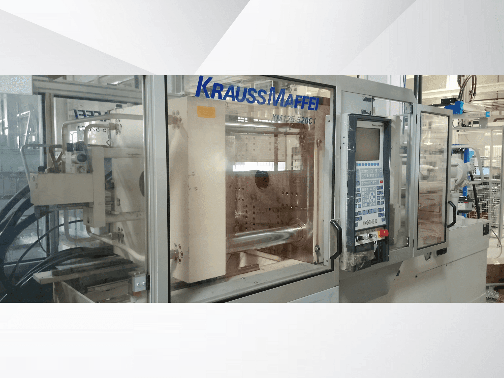 Čelní pohled na Krauss Maffei 125-520 C1 stroj