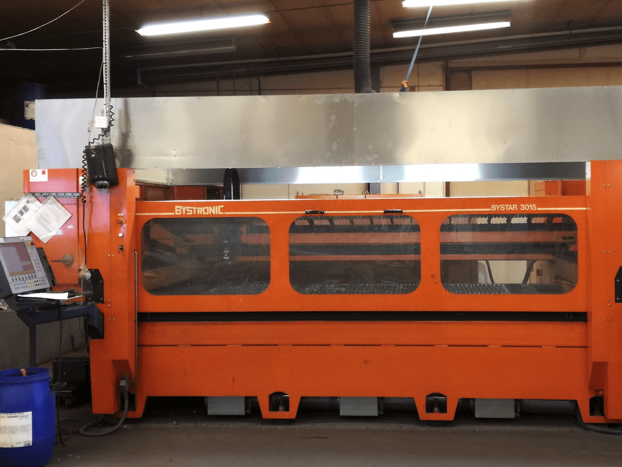 Čelní pohled na Bystronic Bystar 3015 stroj