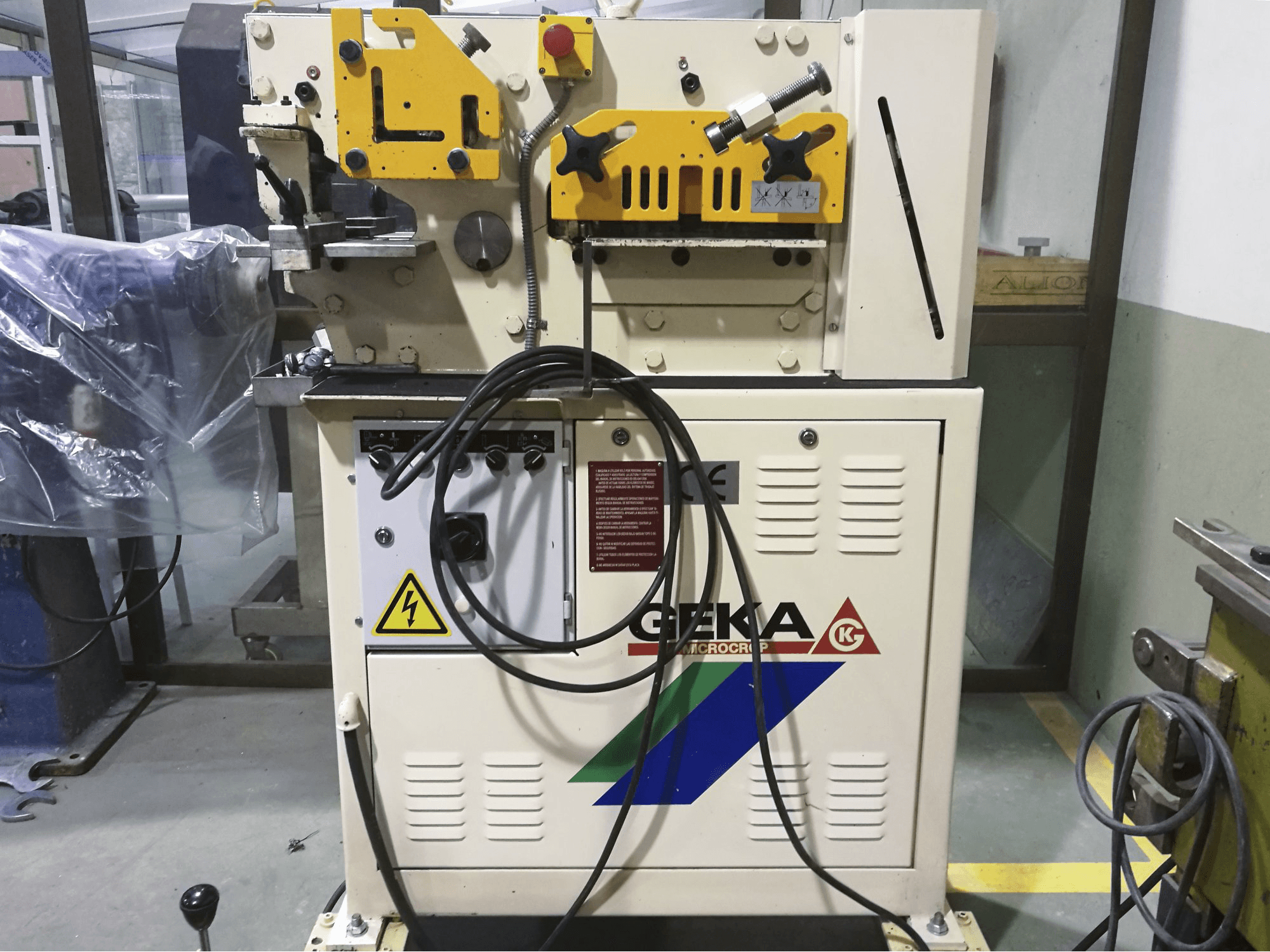 Čelní pohled 1 na GEKA MICROCROP stroj