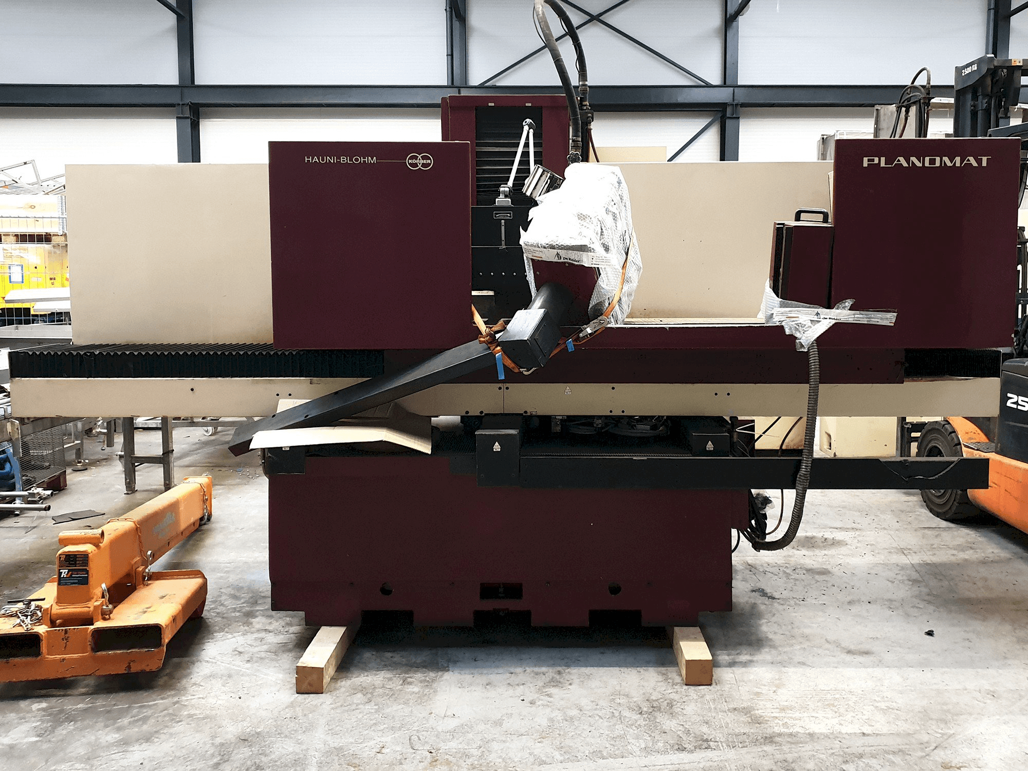 Čelní pohled na HAUNI BLOHM PLANOMAT 412 stroj