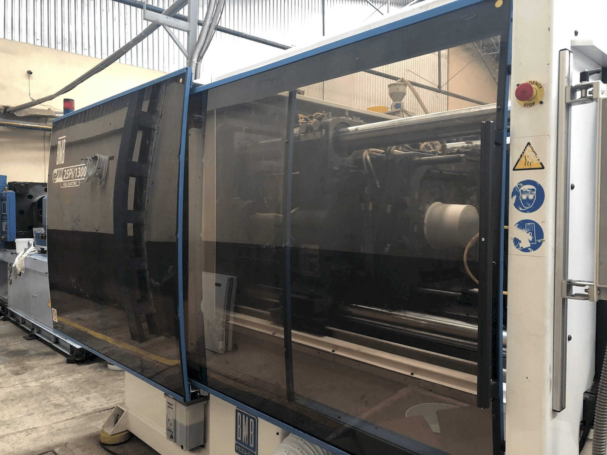 Levý pohled na BMB eKW 25 Pi/1300 stroj