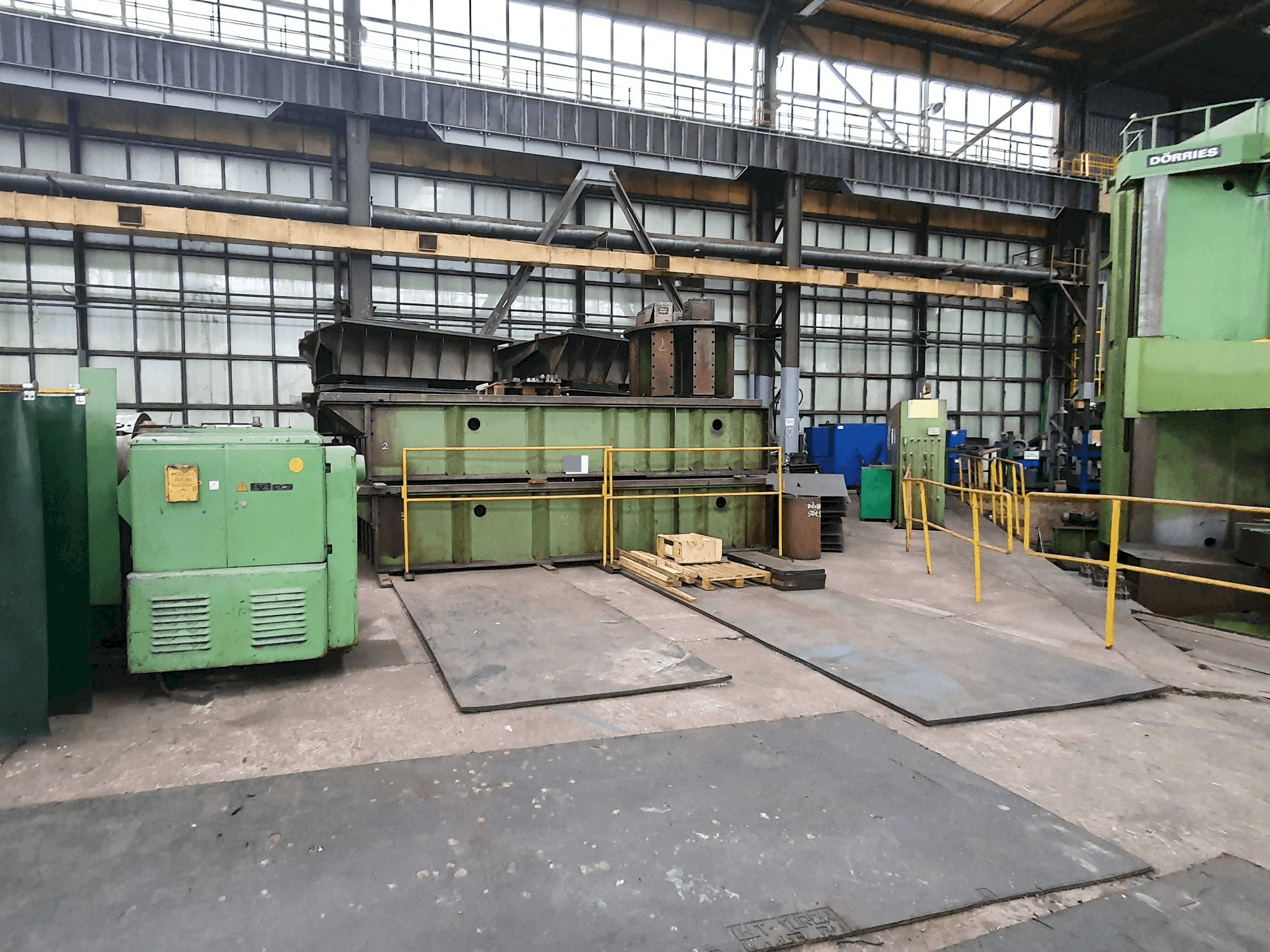 Čelní pohled na DOERRIES CTE 500-V13 stroj