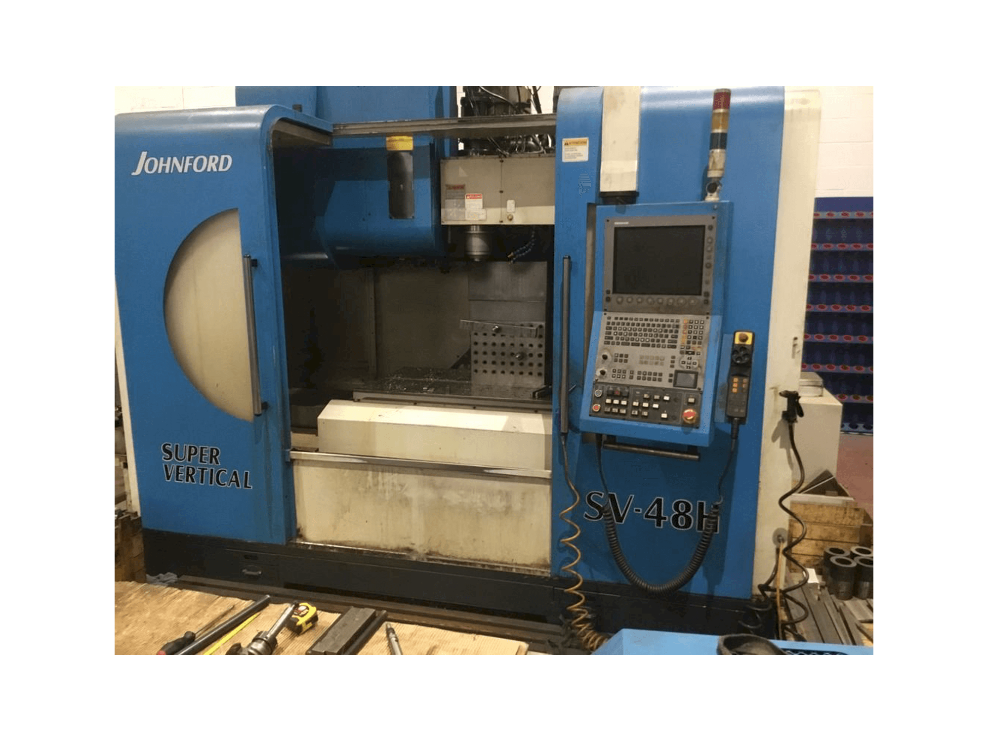 Čelní pohled na Johnford SV-48H stroj