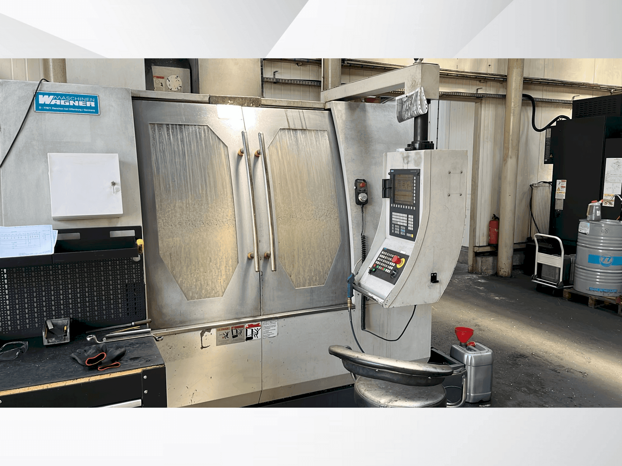 Čelní pohled na WAGNER VMC 1100 stroj