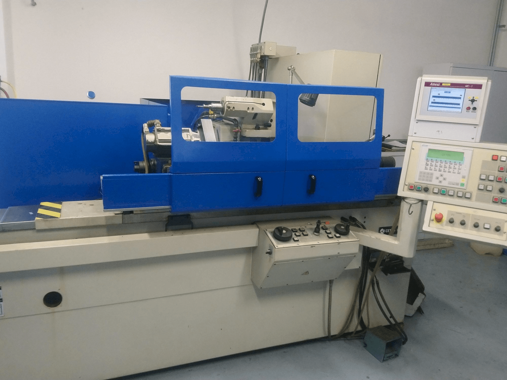 Čelní pohled na Cetos BUA 25A/750 stroj