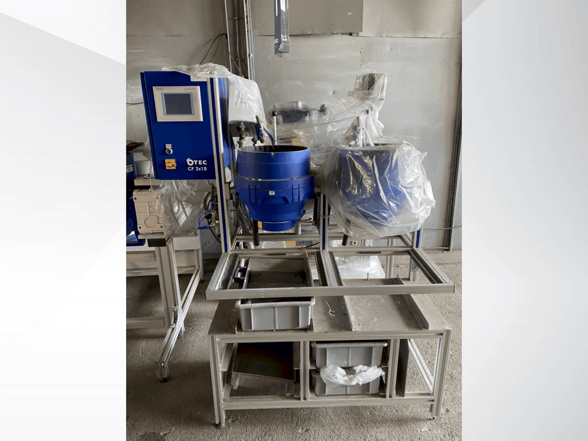 Čelní pohled na OTEC CF 2x 18 stroj