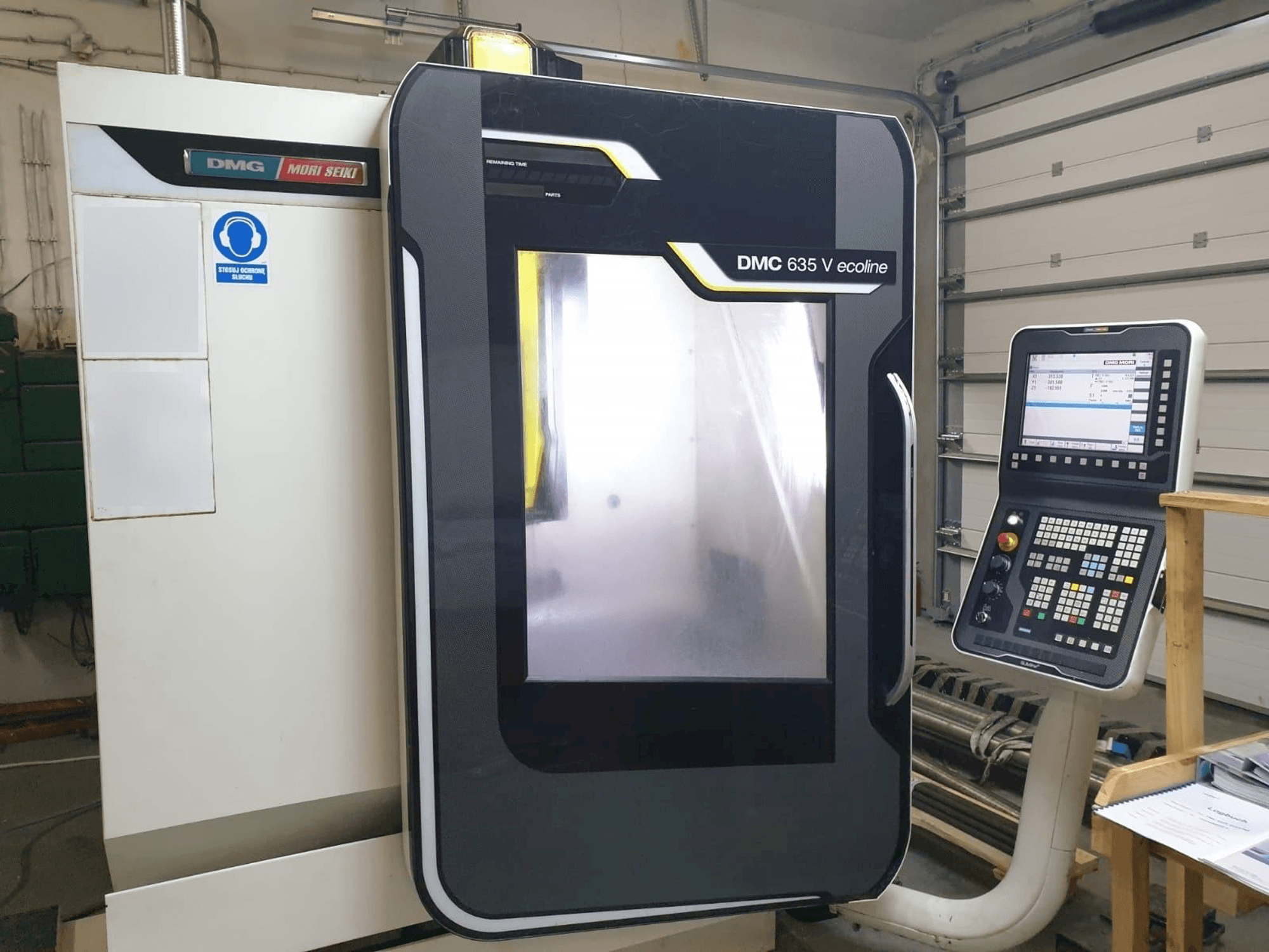Čelní pohled na DMG DMC 635 V ecoline stroj