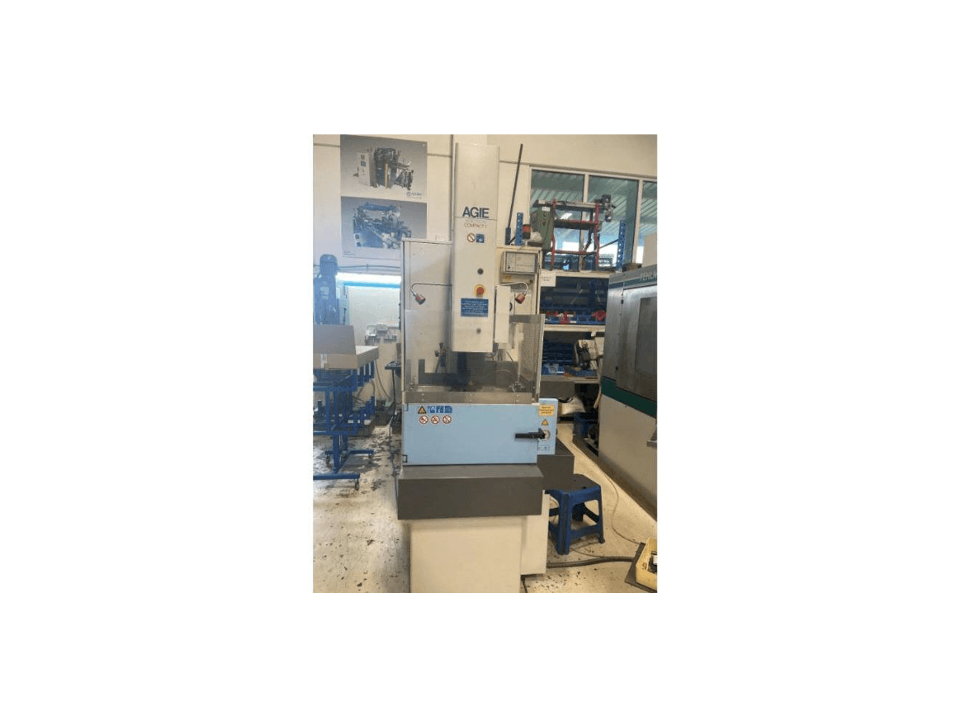 Čelní pohled na AGIE Agietron Compact 1 stroj