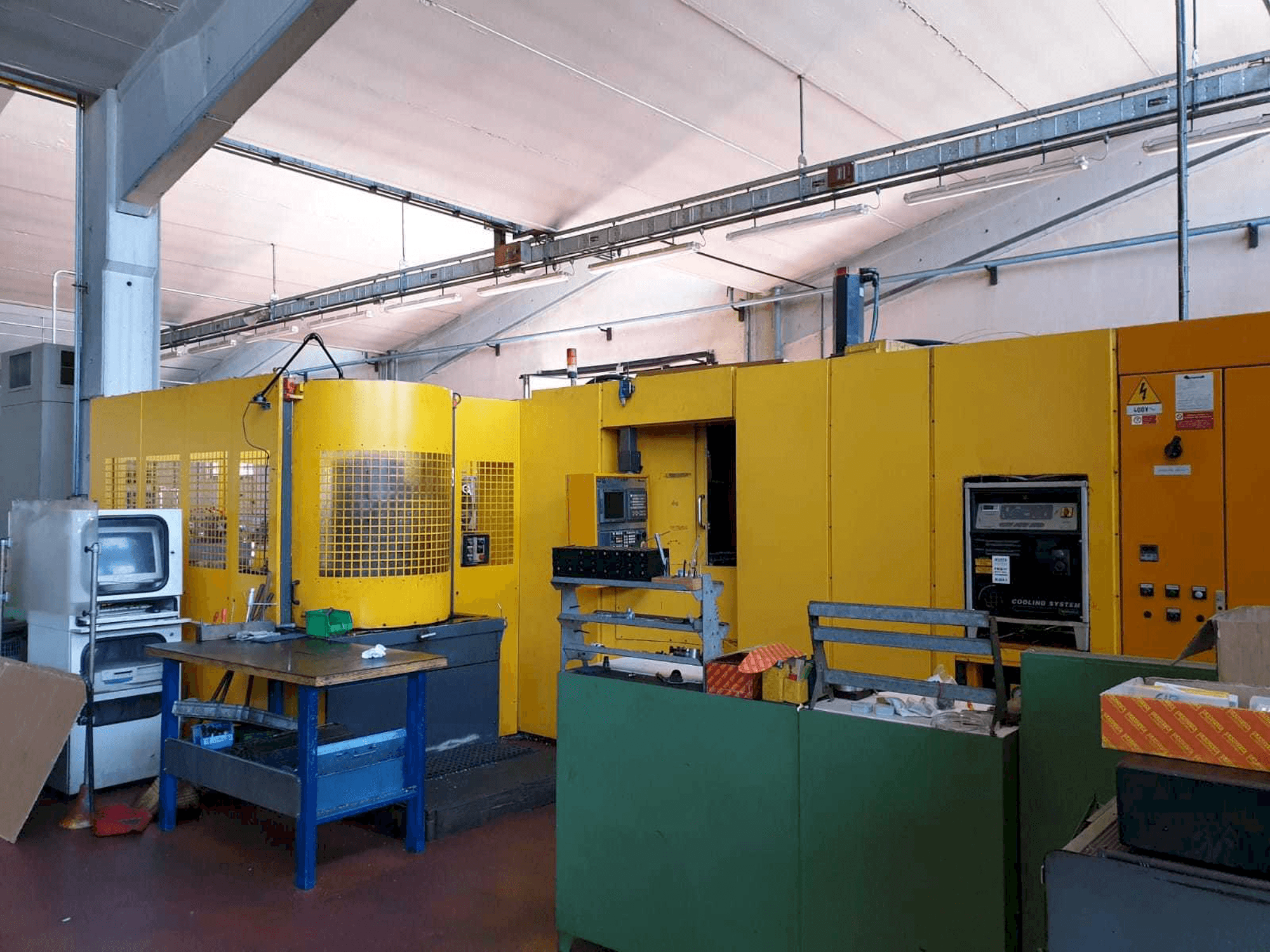 Čelní pohled na Mandelli Thunder 500 stroj