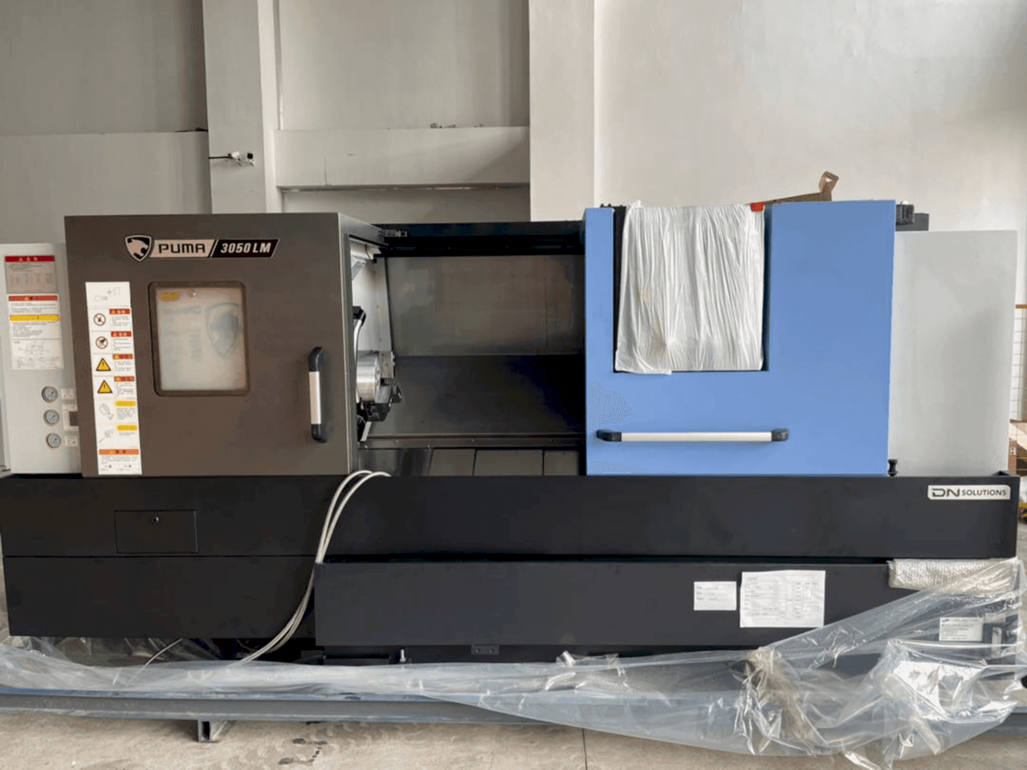 Čelní pohled na DOOSAN PUMA 3050 LM stroj