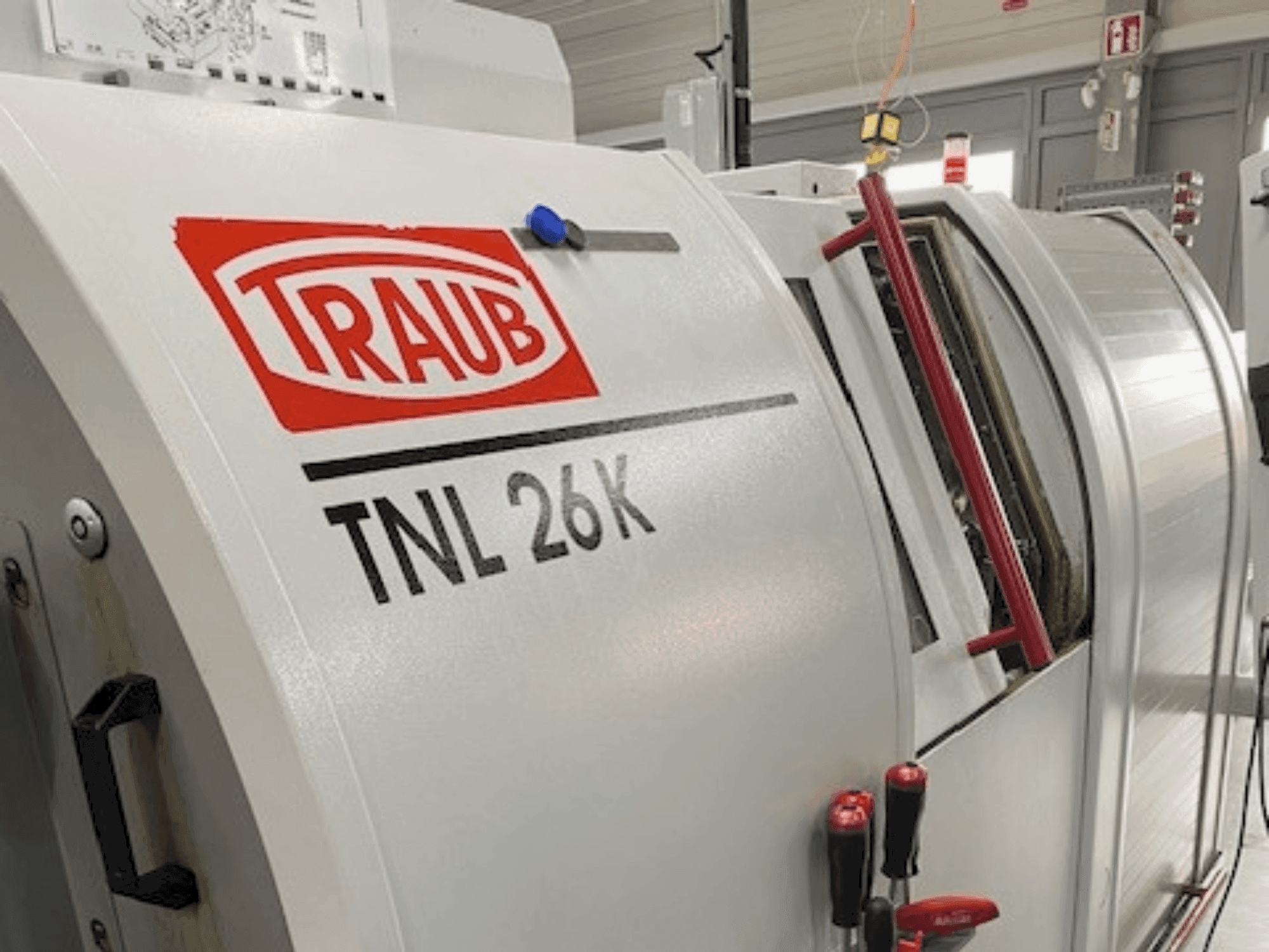 Čelní pohled na TRAUB TNL 26 K stroj