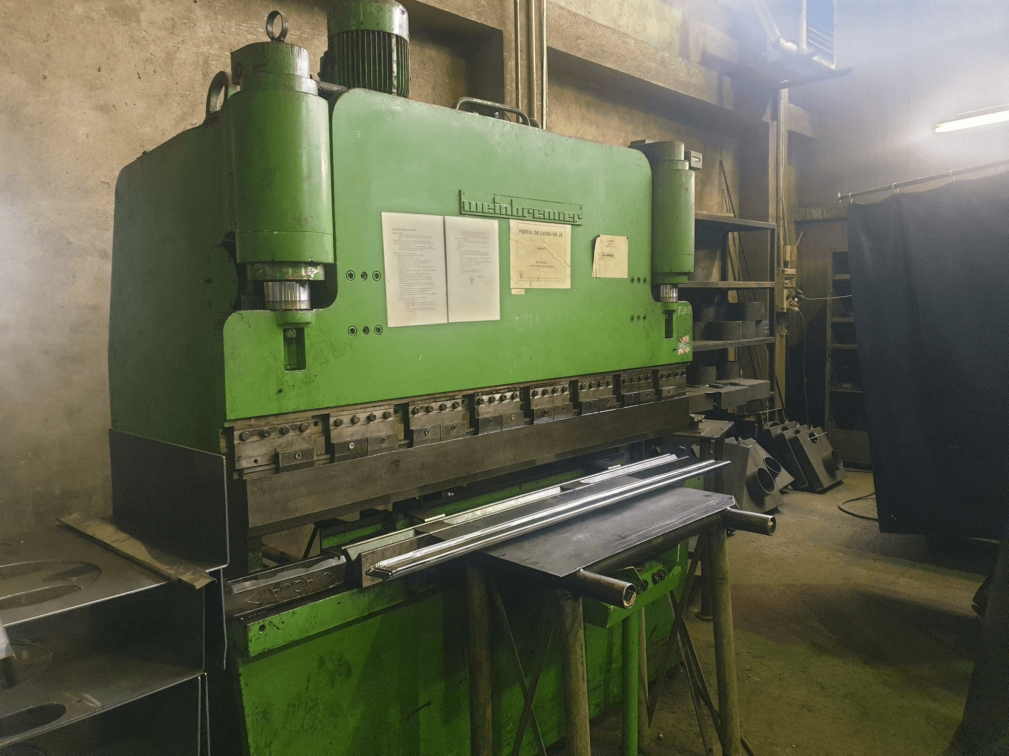 Čelní pohled na Weinbrenner AP 50/2000 stroj