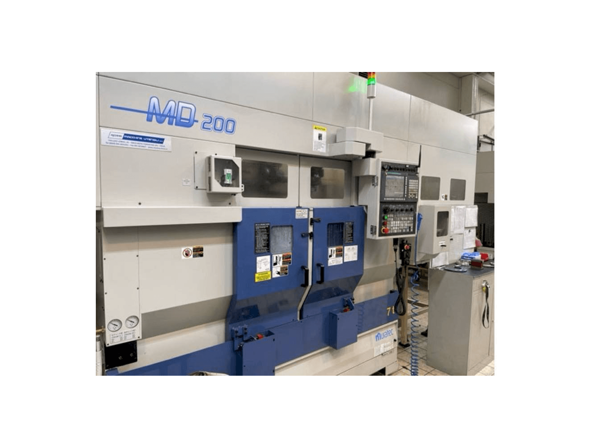 Čelní pohled na Muratec MD 200 stroj