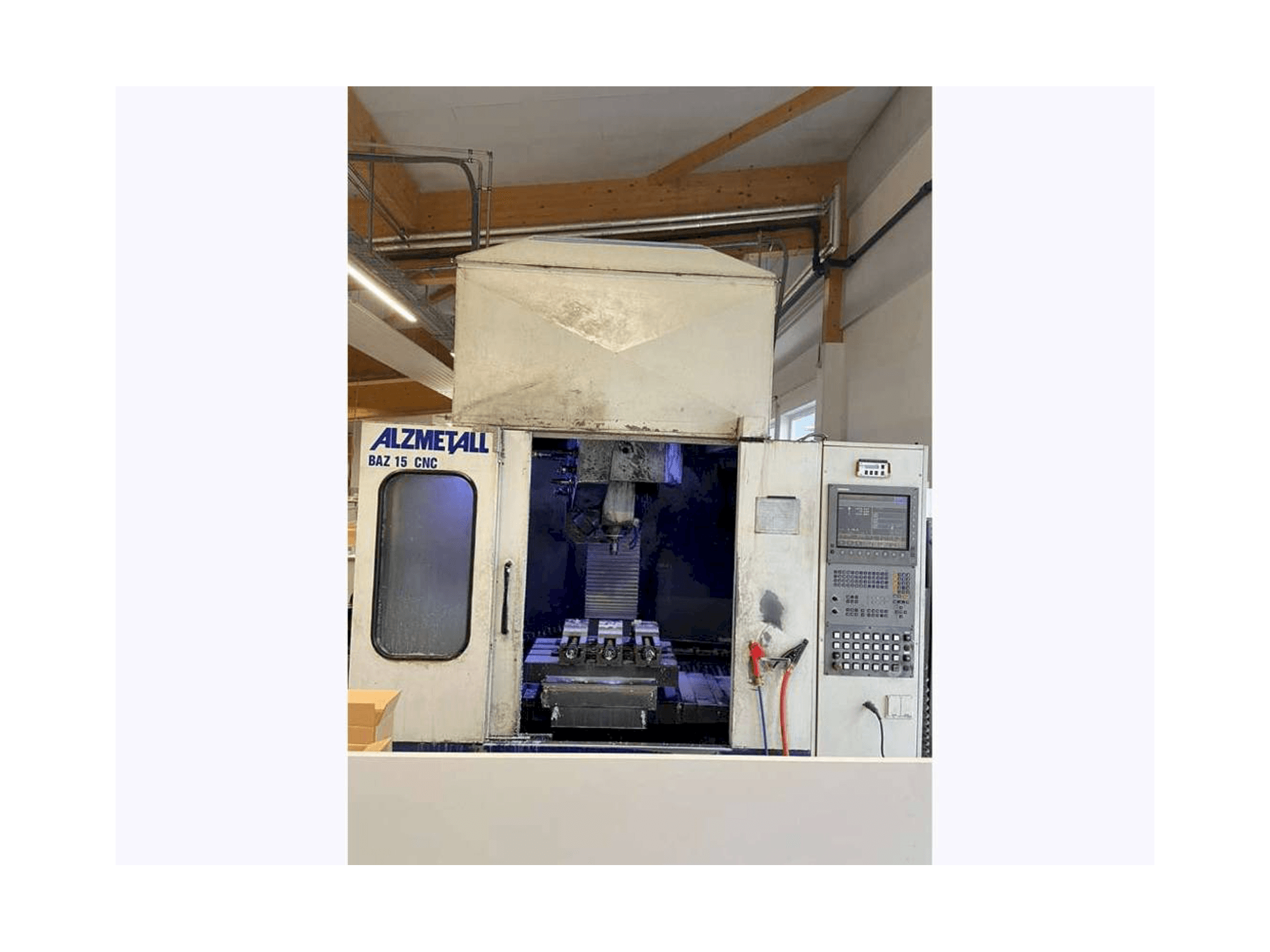 Čelní pohled na Alzmetall CNC BAZ 15 stroj
