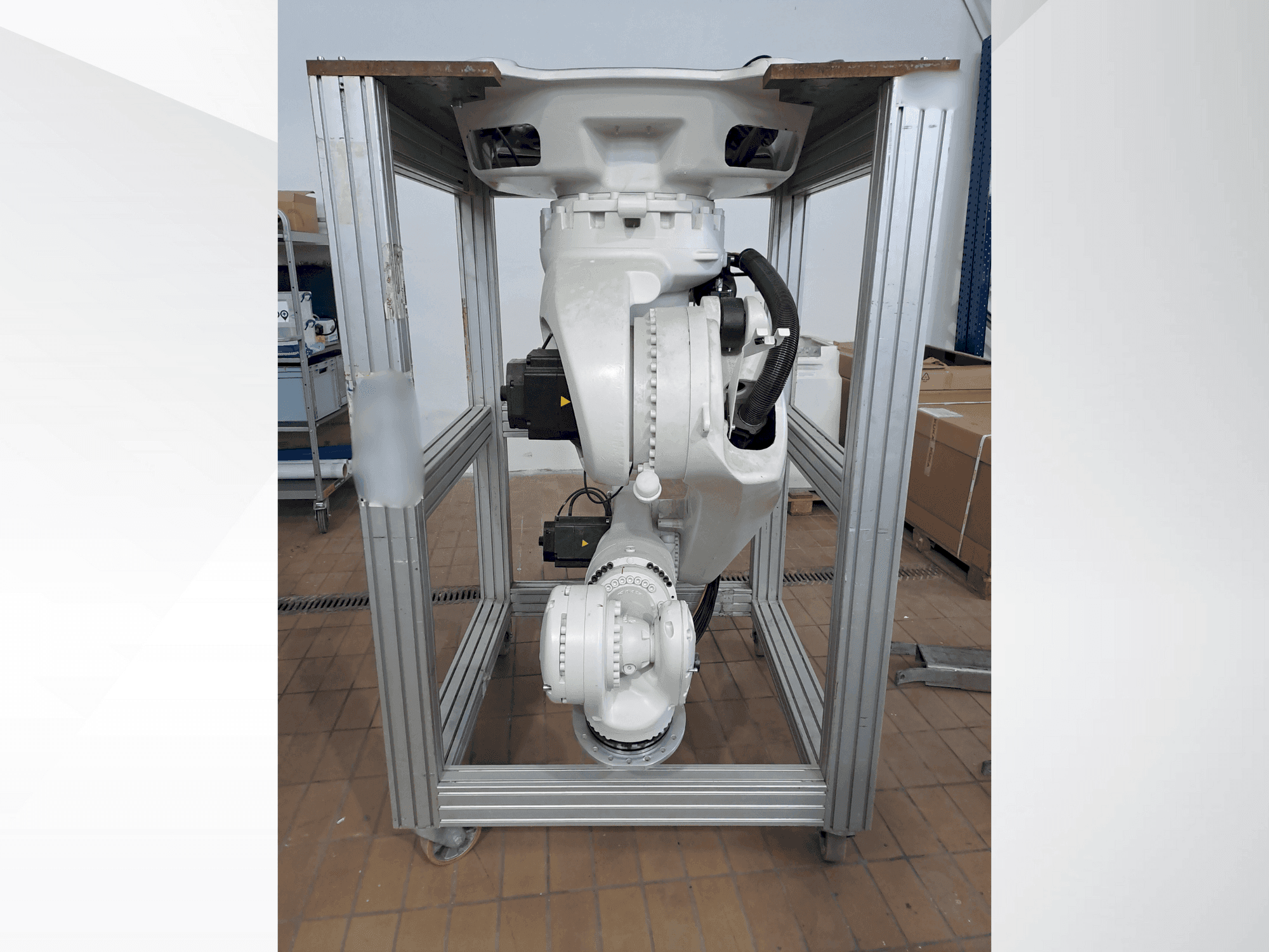Čelní pohled na KUKA KR270 R2700 C ultra MED (2015) stroj