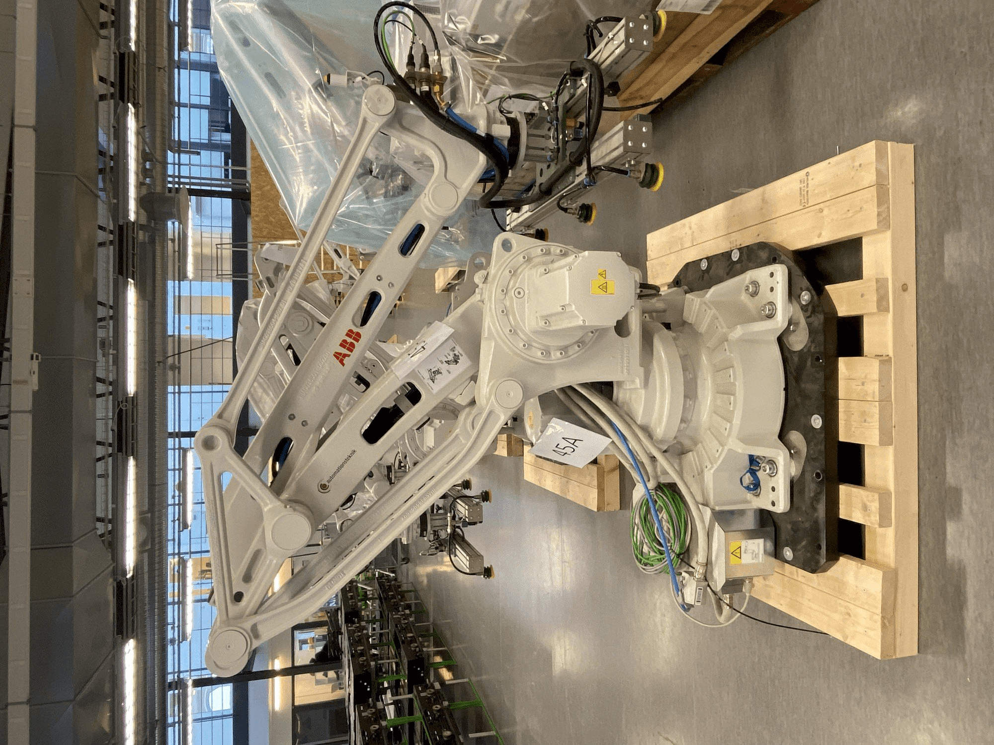 Čelní pohled na ABB IRB 460-110/2.4 stroj