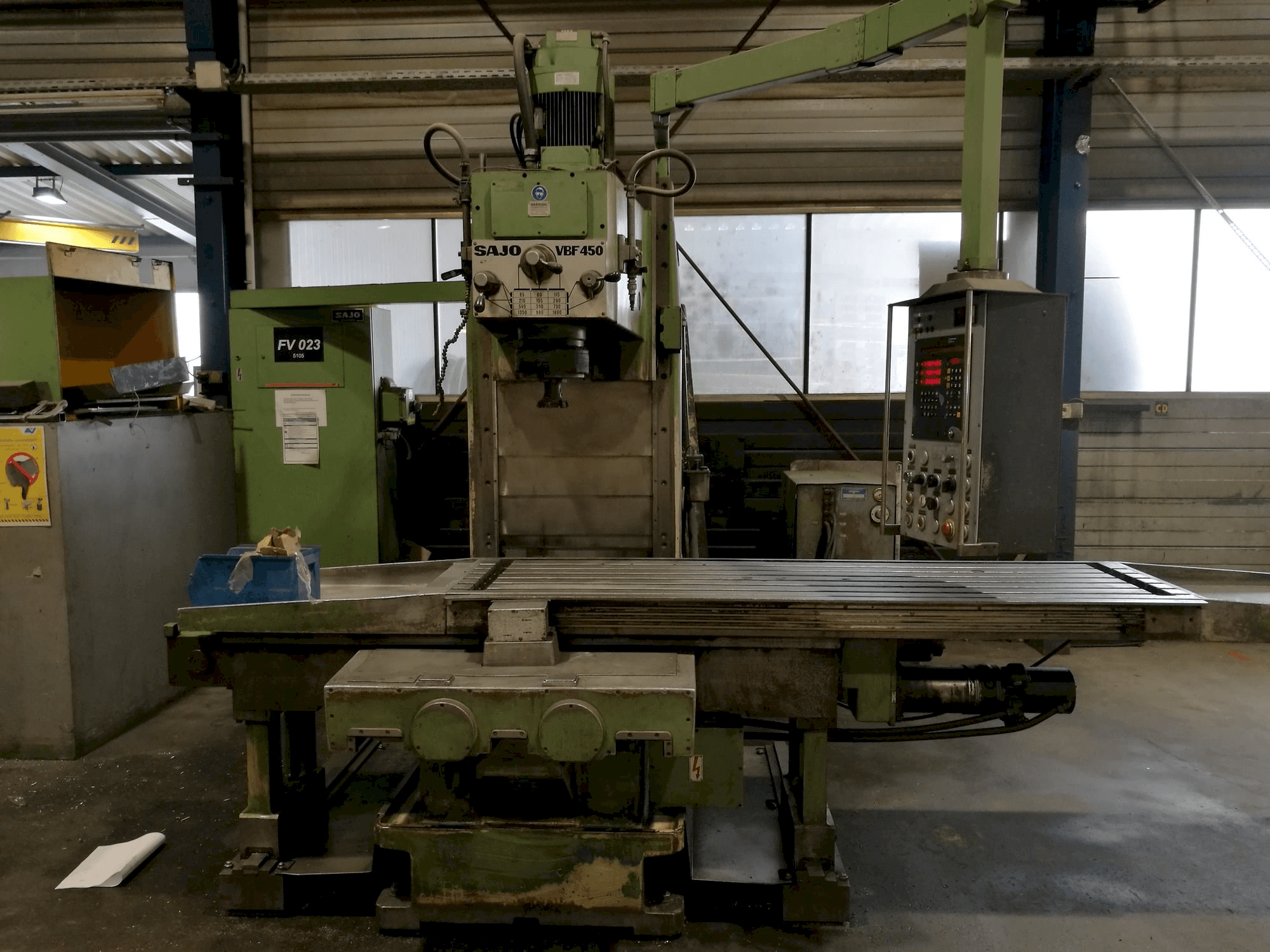 Čelní pohled na SAJO VBF450 stroj