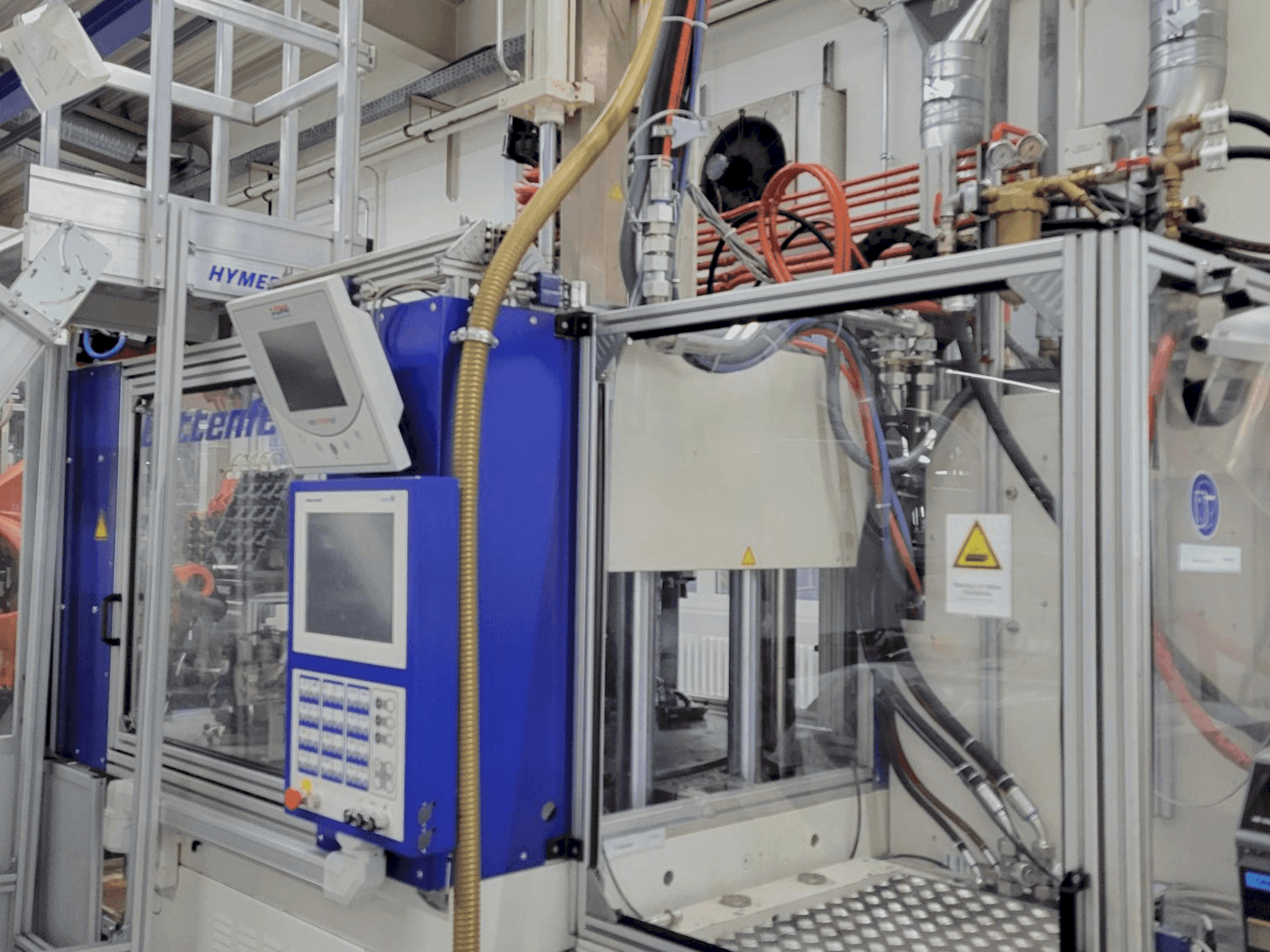 Čelní pohled na Battenfeld VM 150/750V R1520 UNIGLOG B6S stroj