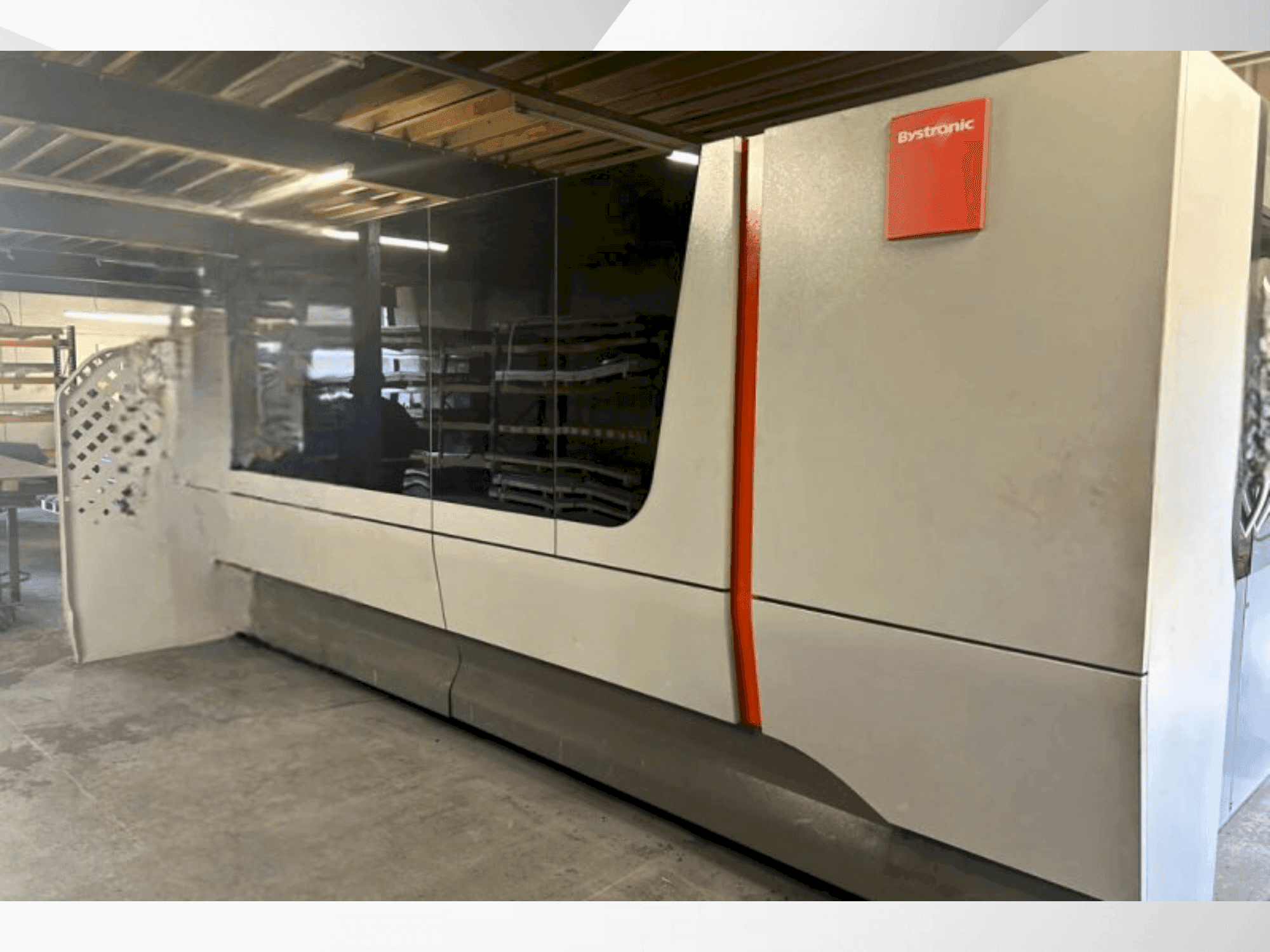 Čelní pohled na Bystronic BYSMART Fiber 3015 stroj