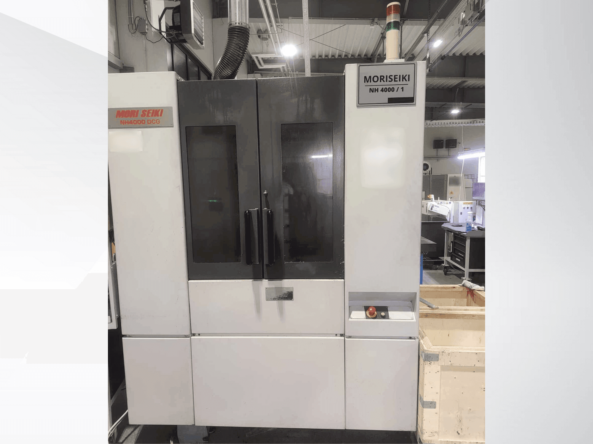Čelní pohled  na MORI SEIKI NH 4000 DCG  stroj