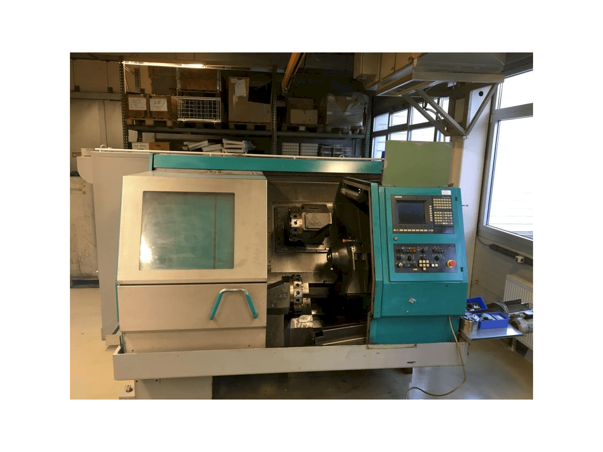 Čelní pohled na Index G200 stroj