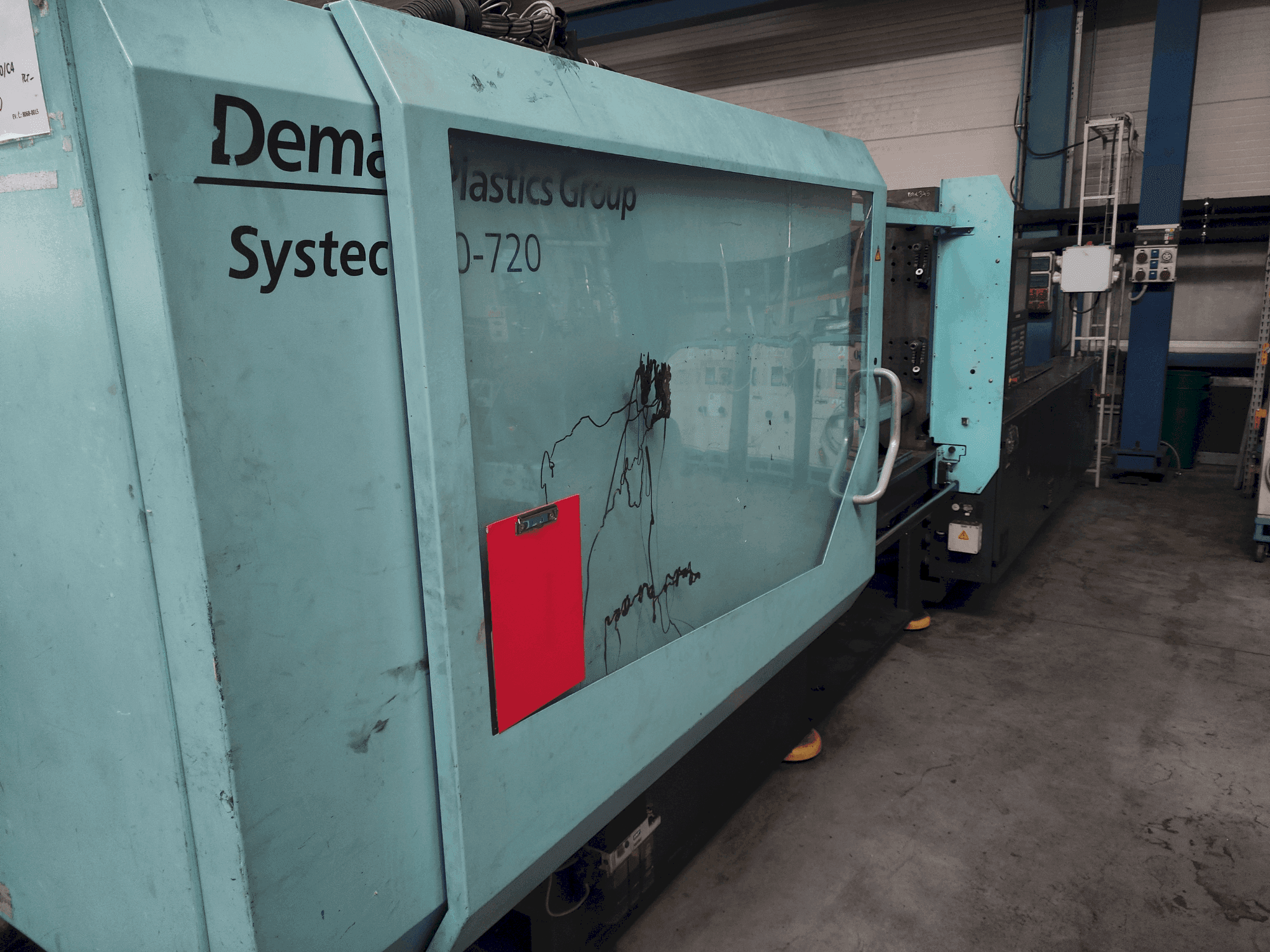 Čelní pohled na DEMAG Systec 350/720-1450 stroj