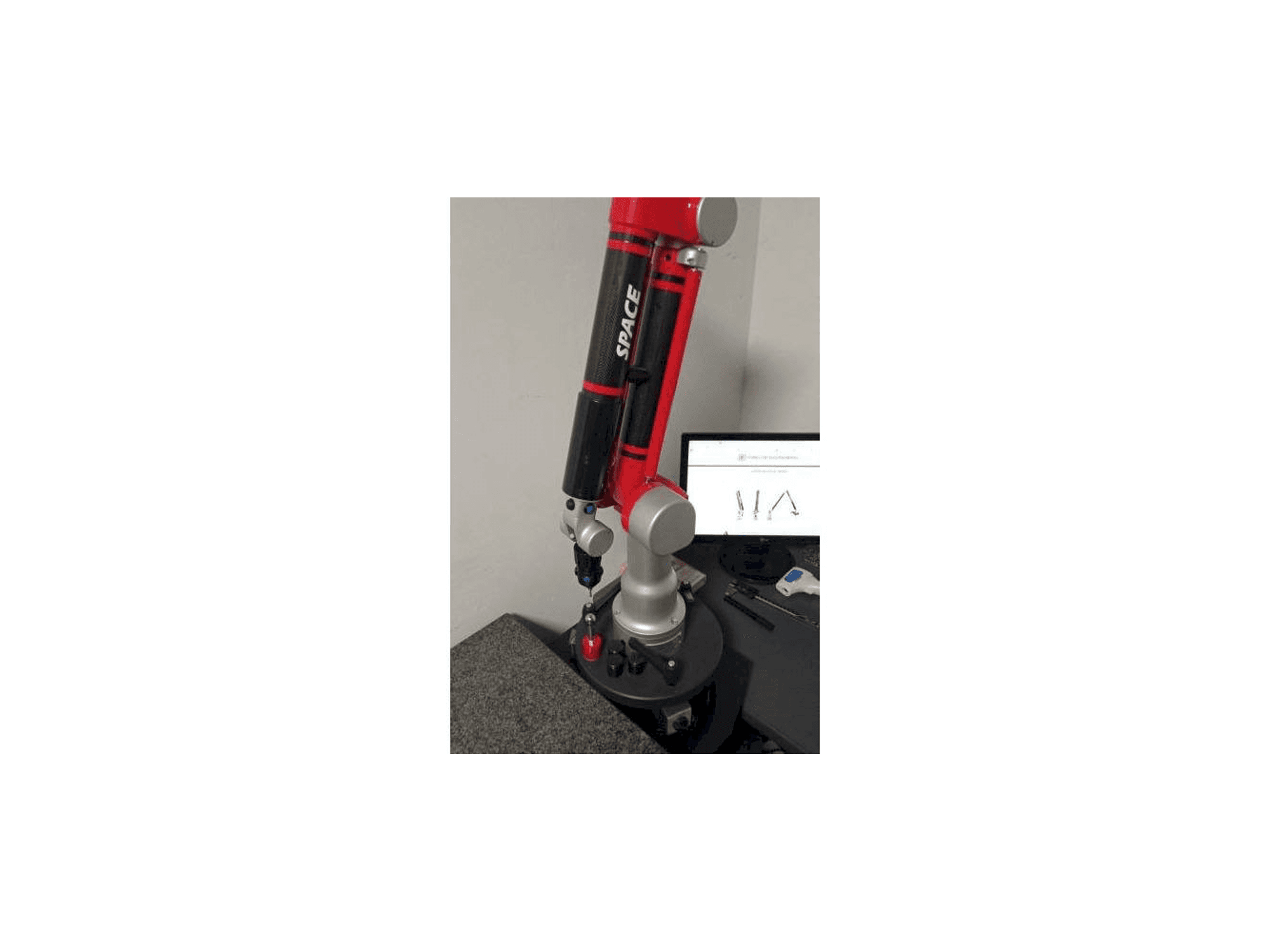 Čelní pohled na Tomelleri Engineering Space - 6 Axes stroj