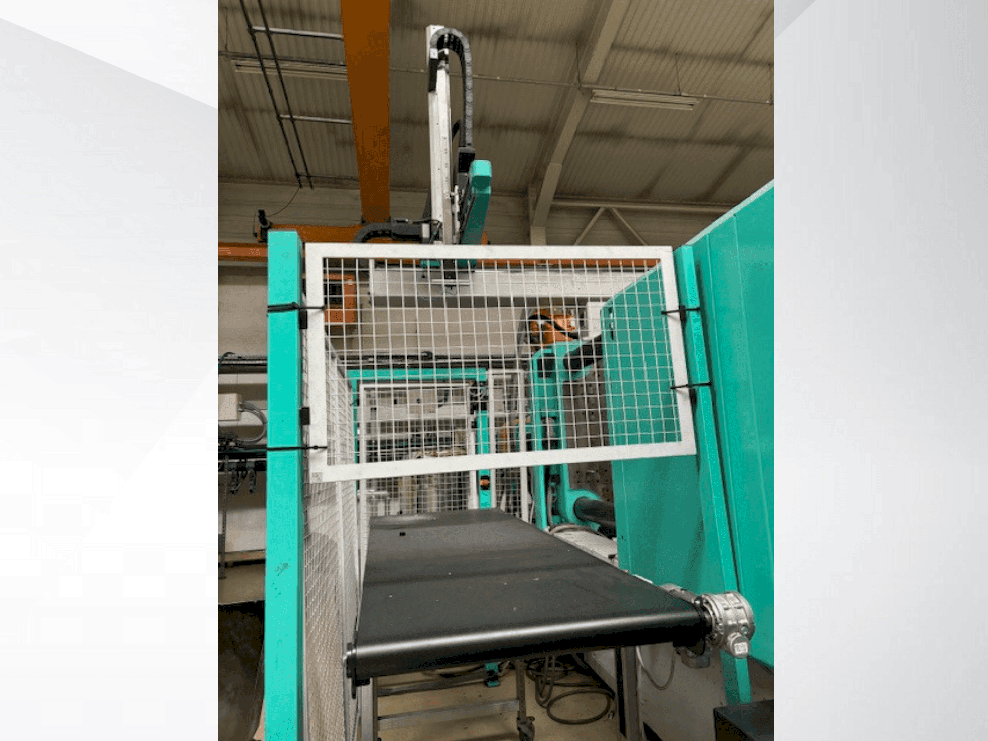 Čelní pohled na Arburg Allrounder 920S 4600-2100 stroj