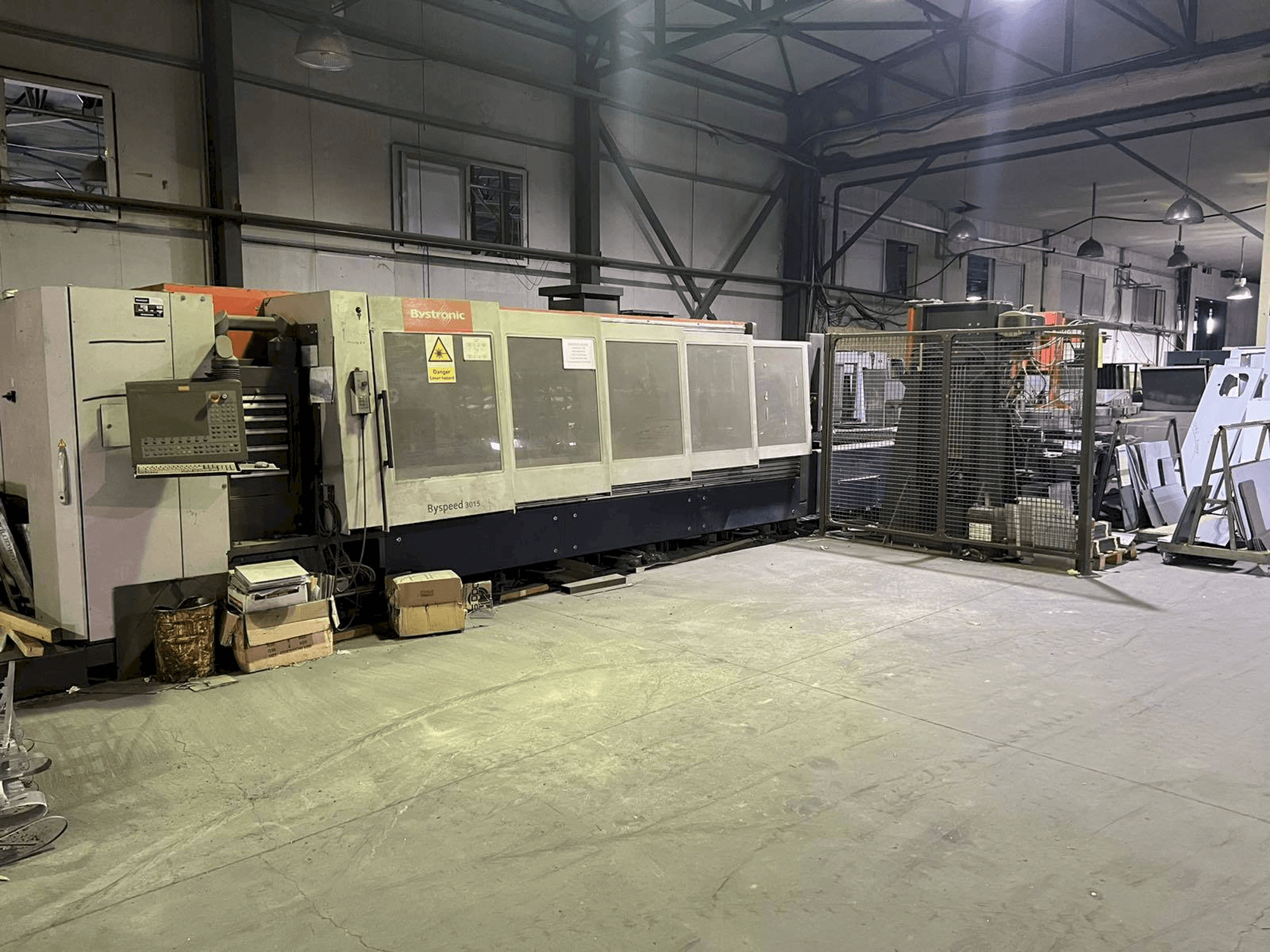 Čelní pohled na Bystronic Byspeed 3015 stroj