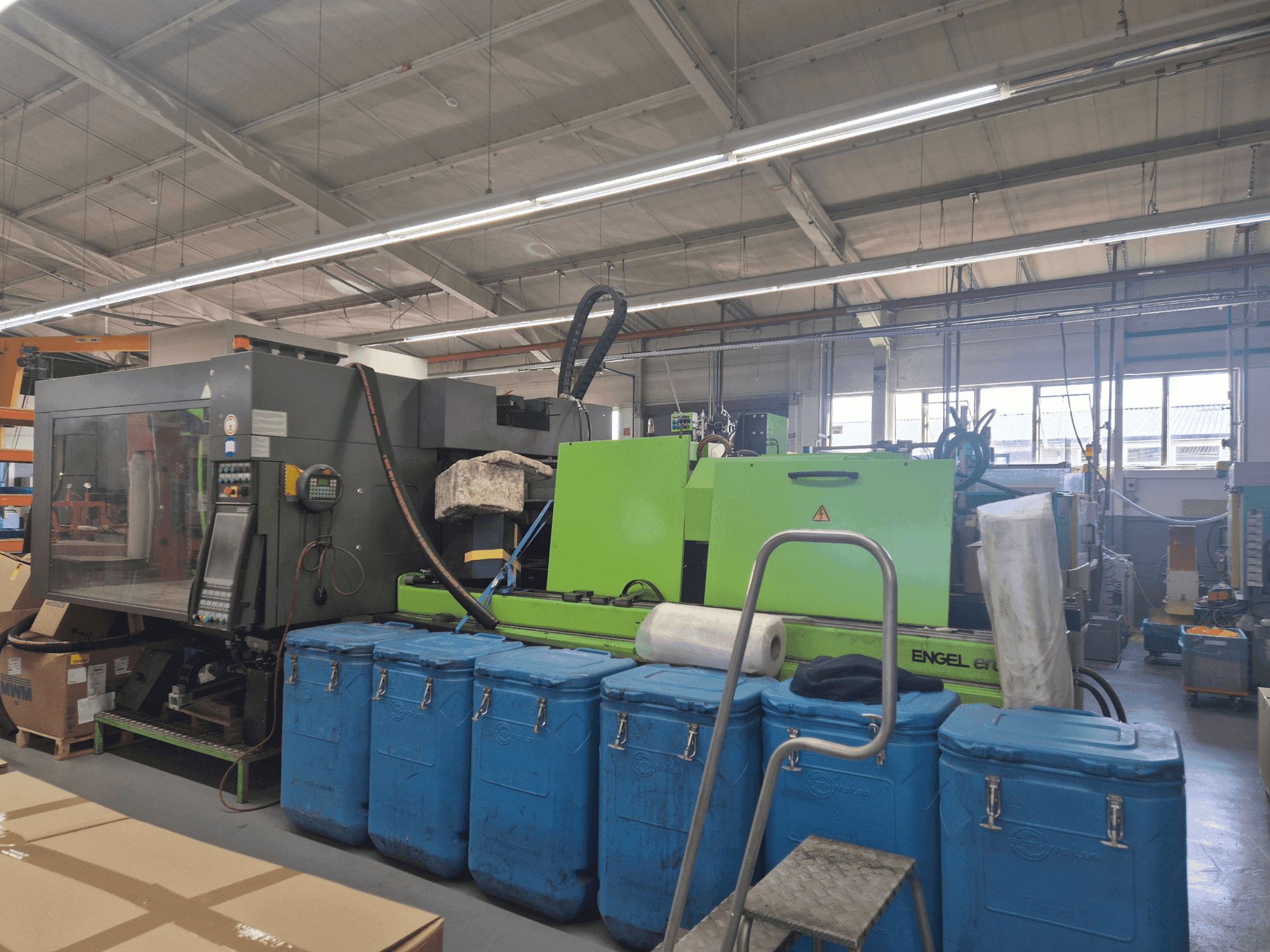 Čelní pohled na Engel Victory 2050H500V/300 Combi stroj