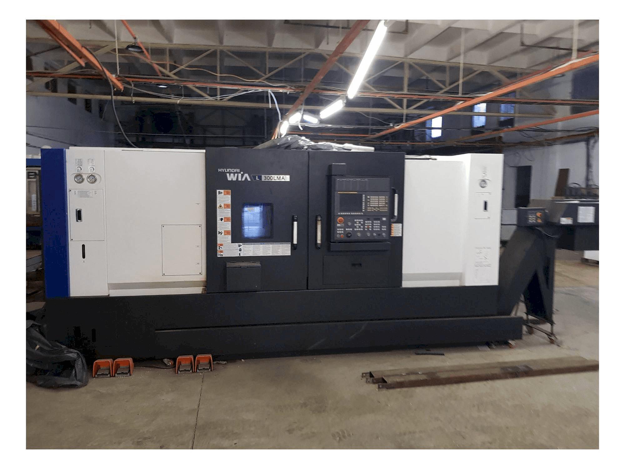 Čelní pohled na Hyundai Wia L300LMA stroj