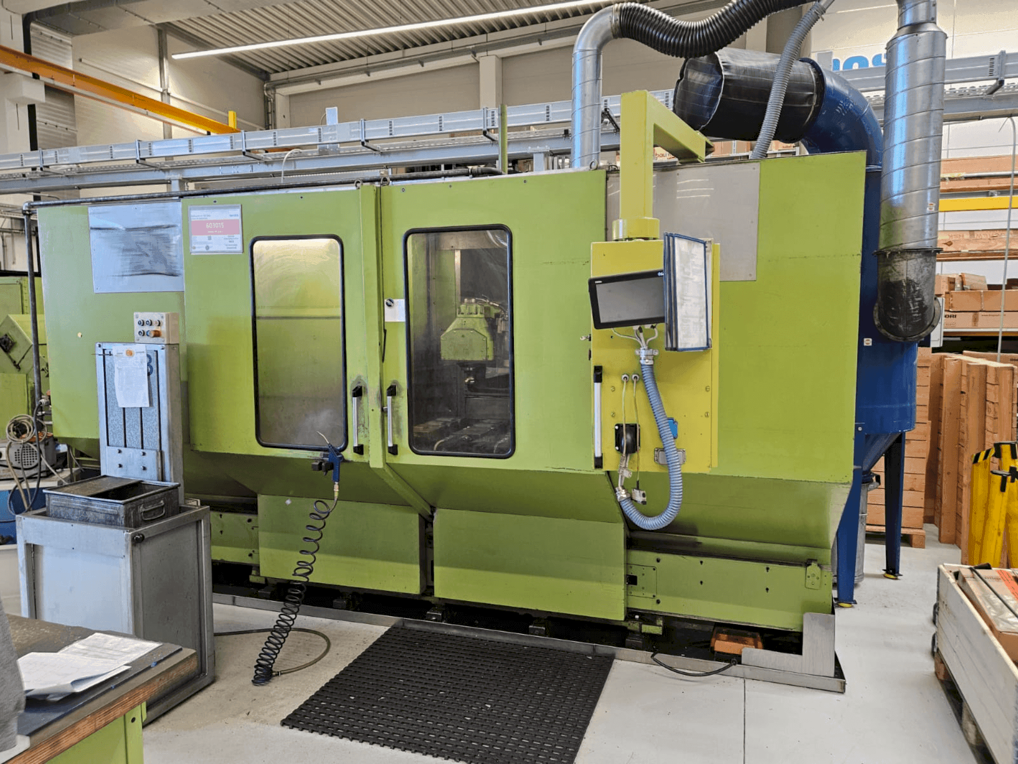 Čelní pohled na HELLER PFU2 stroj