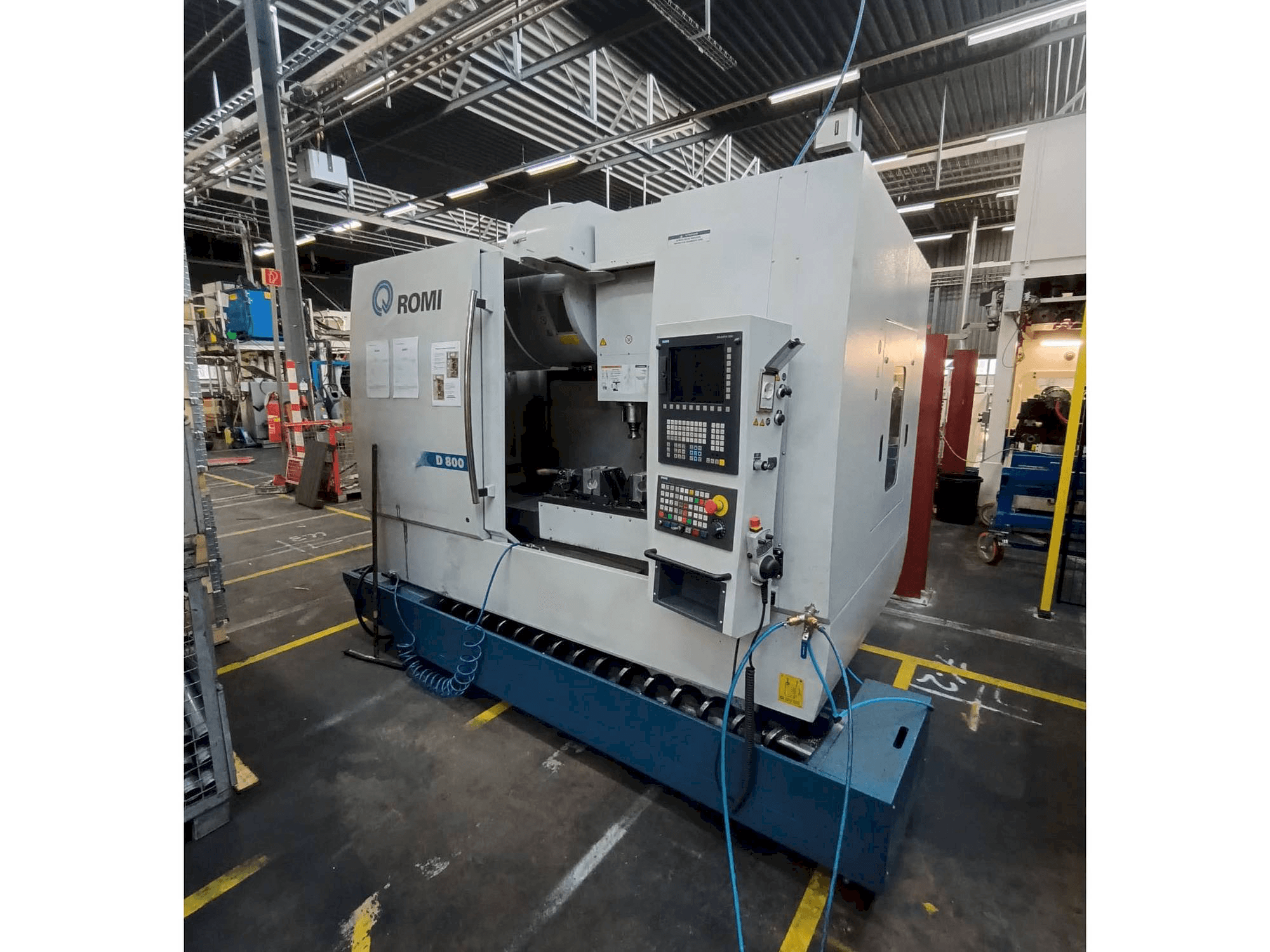 Čelní pohled na Romi D800 stroj