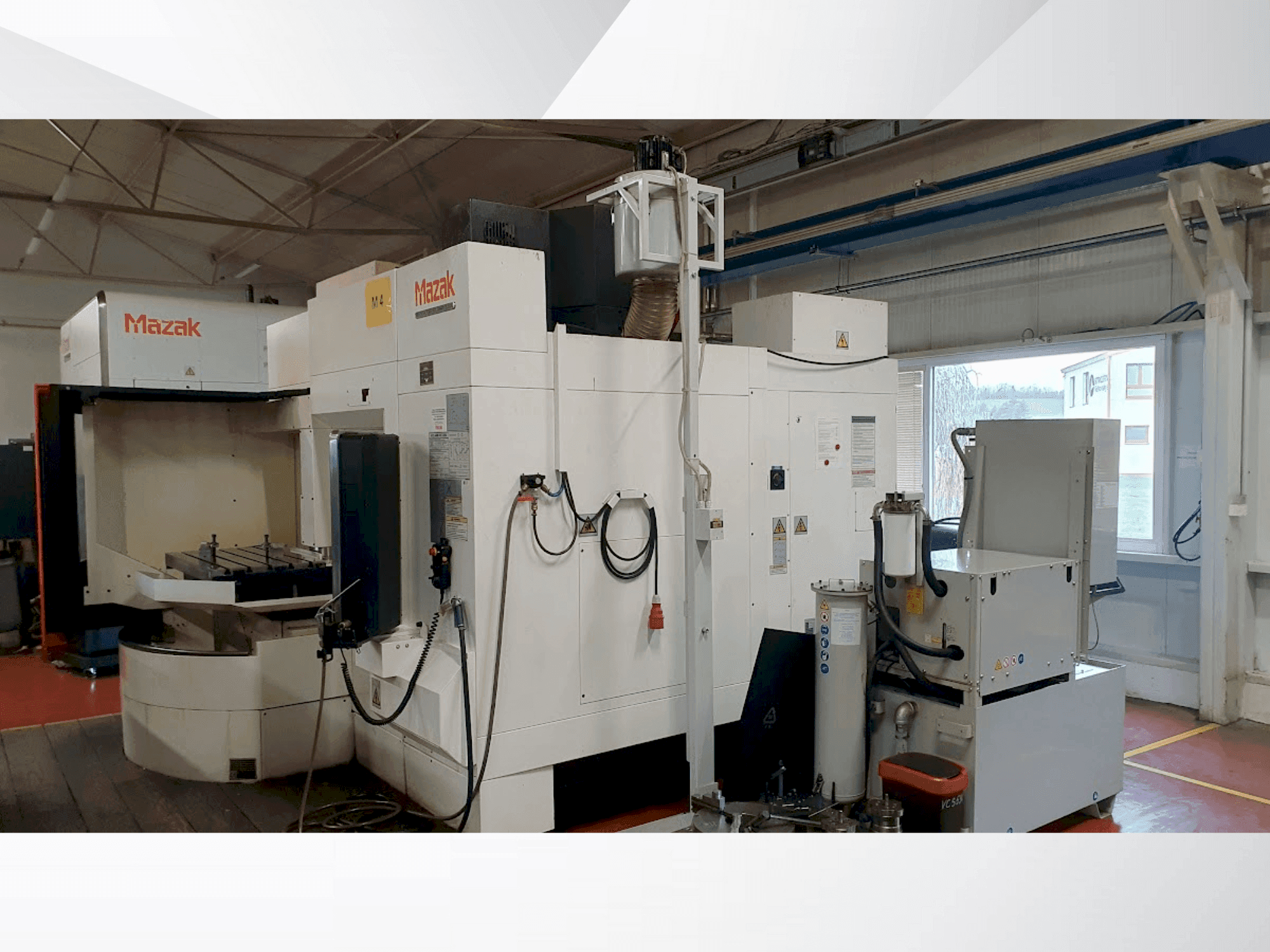 Čelní pohled na Mazak VCS 530C-2PC stroj