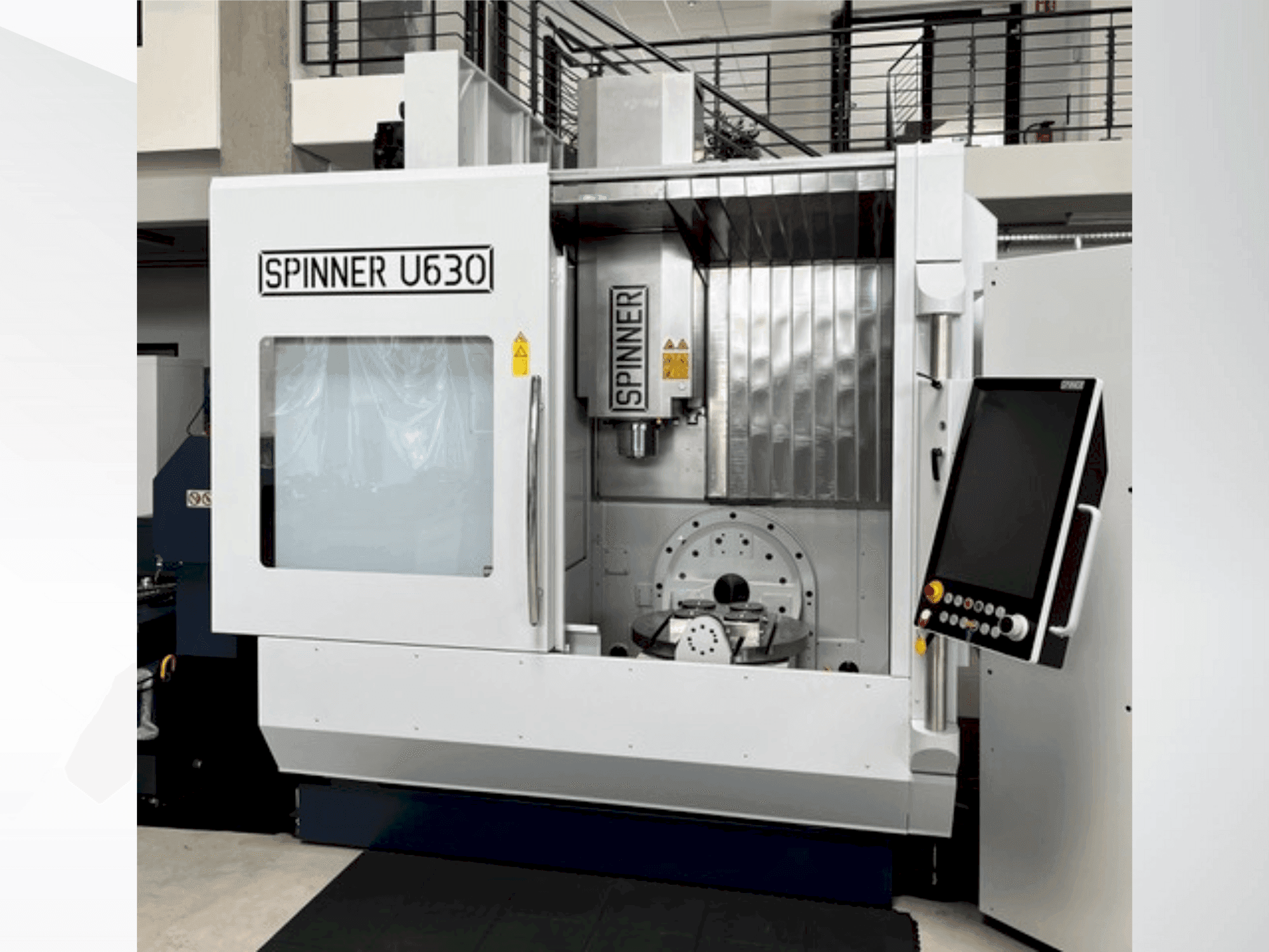 Čelní pohled na SPINNER U5-630- 54T stroj