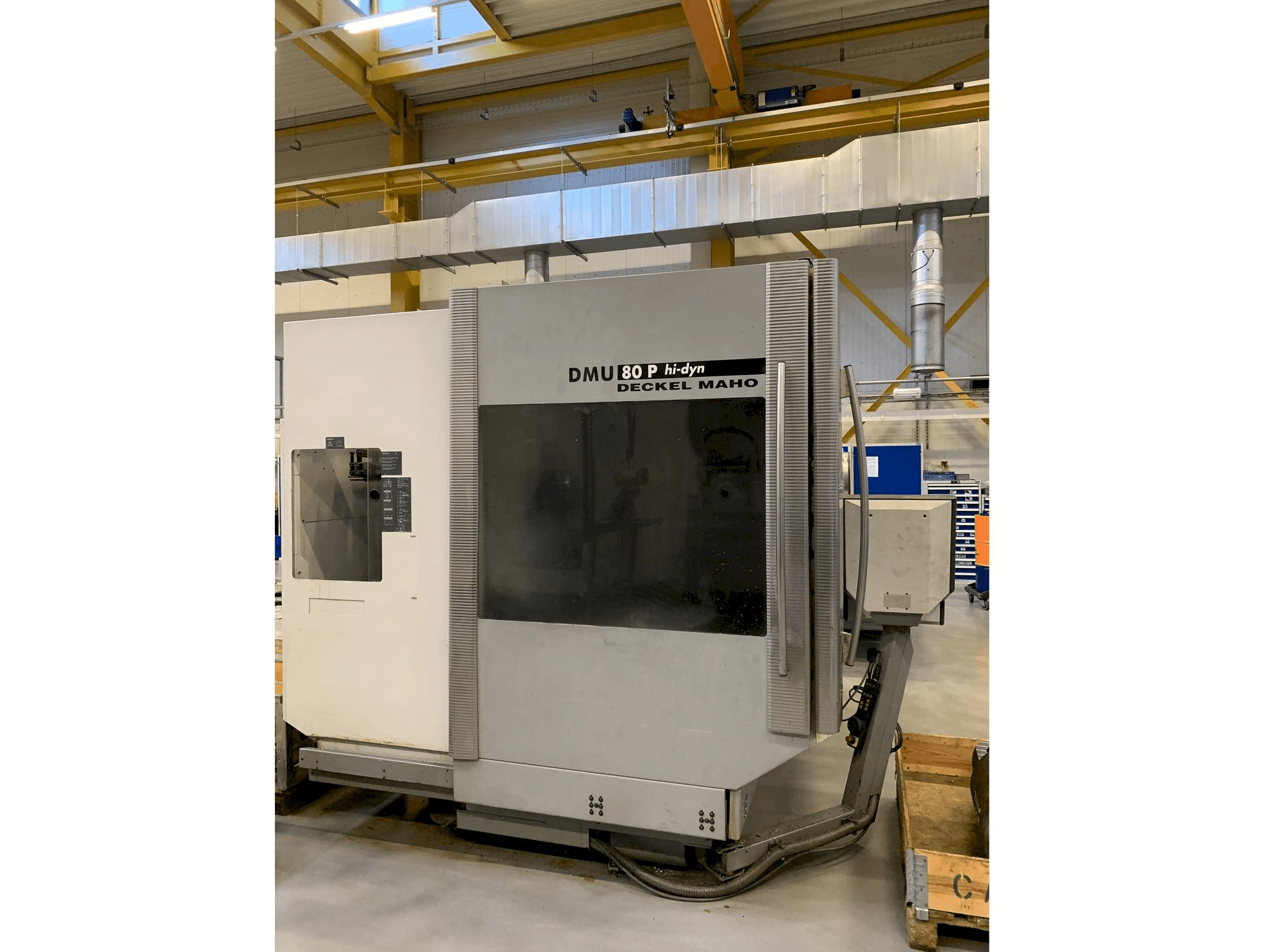 Čelní pohled na DECKEL MAHO DMU 80 P hi-dyn stroj