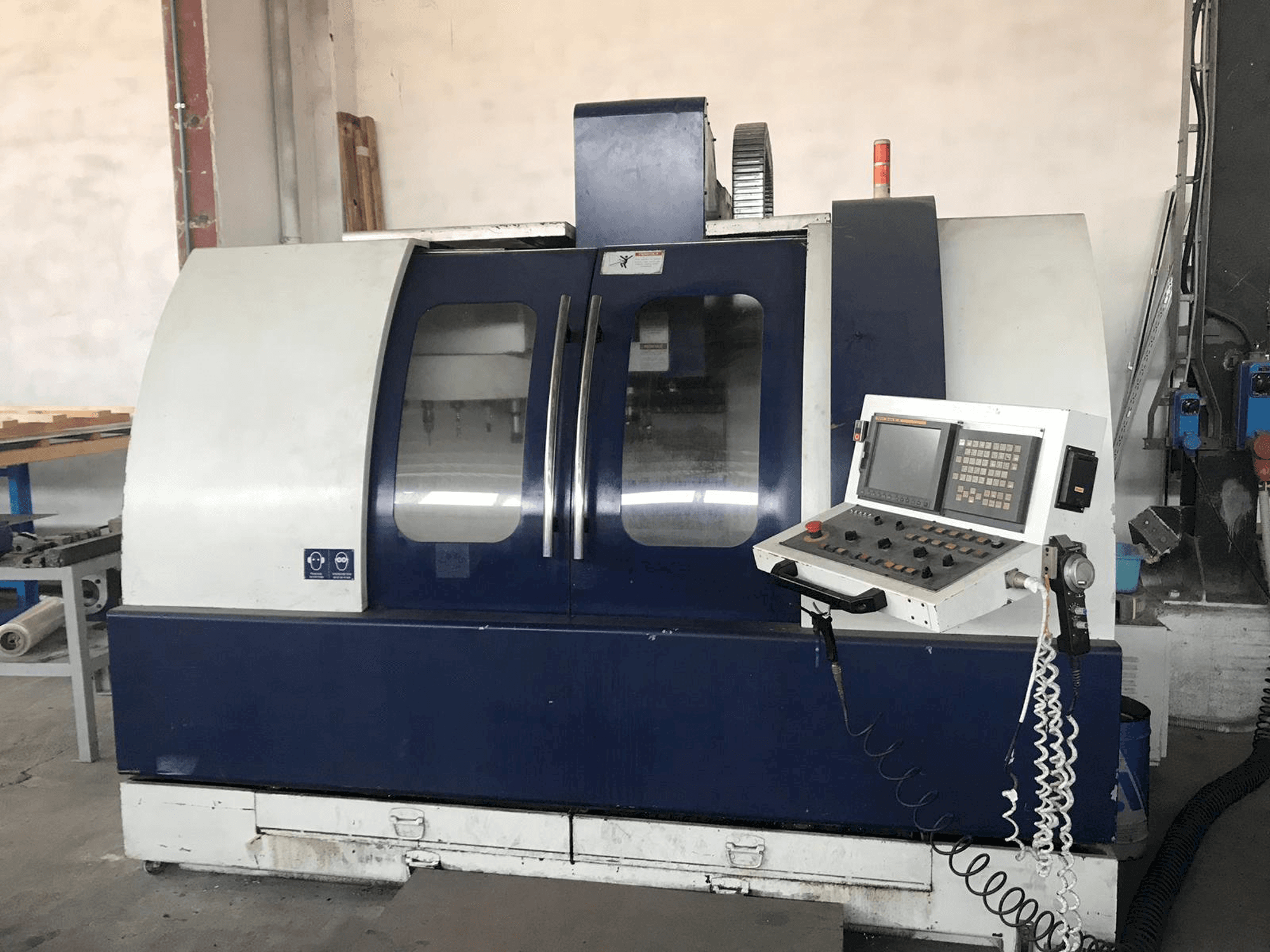 Čelní pohled na Euma Spinner CAMS 200 stroj