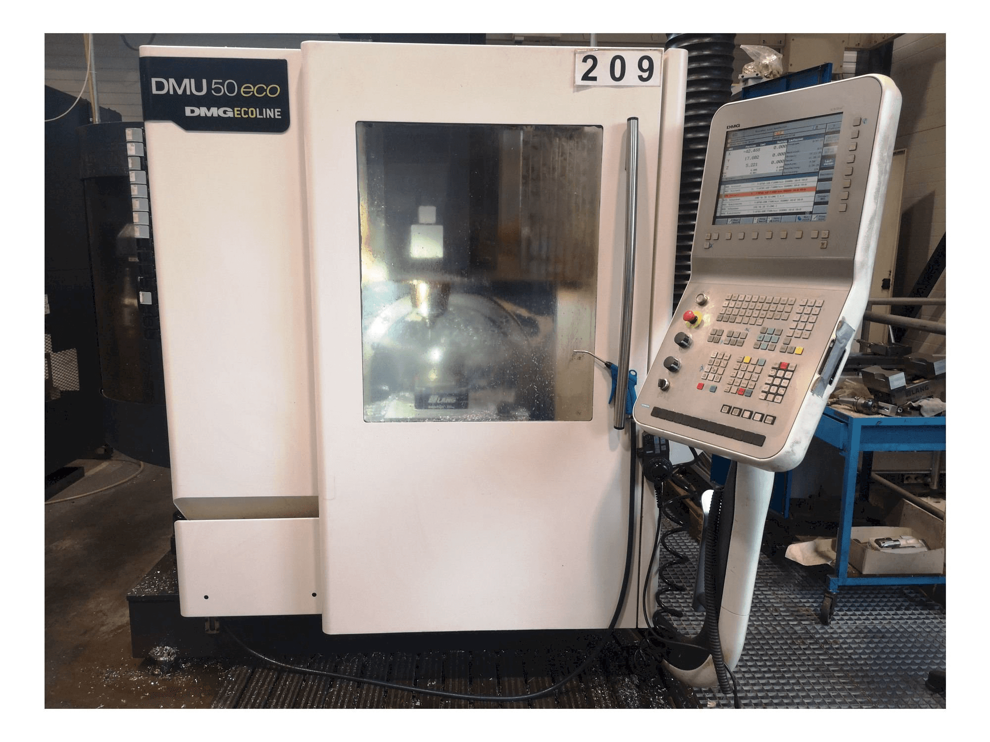Čelní pohled na DMG GILDEMEISTER DMU 50 ecoline stroj
