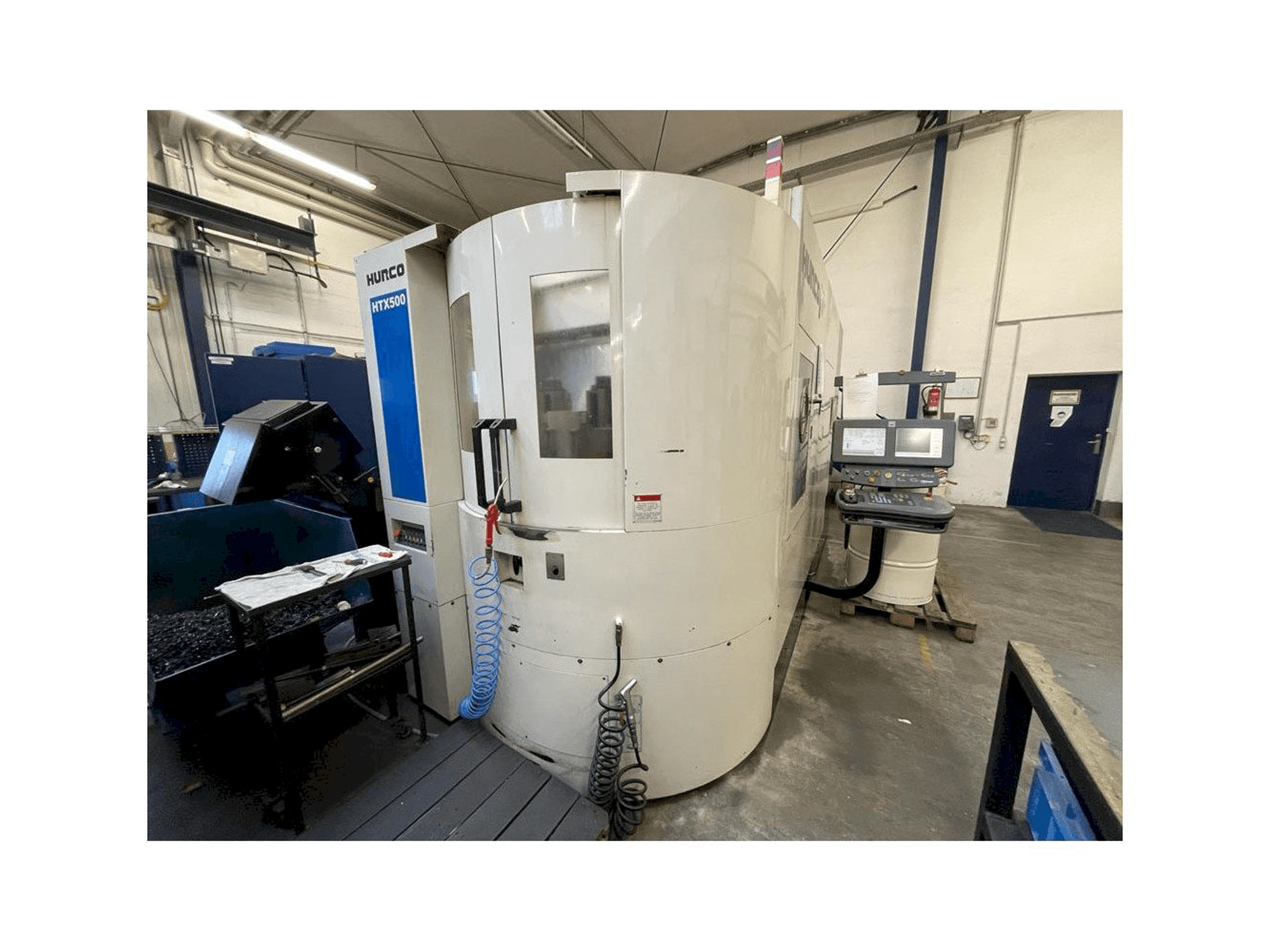 Čelní pohled na Hurco HTX 500 stroj