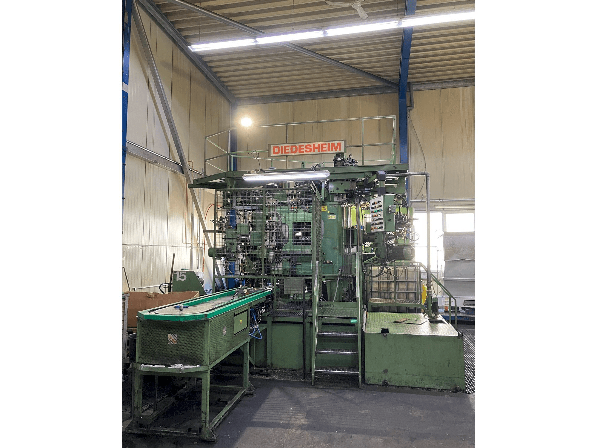 Čelní pohled na DIEDESHEIM Diamat 70-6 stroj